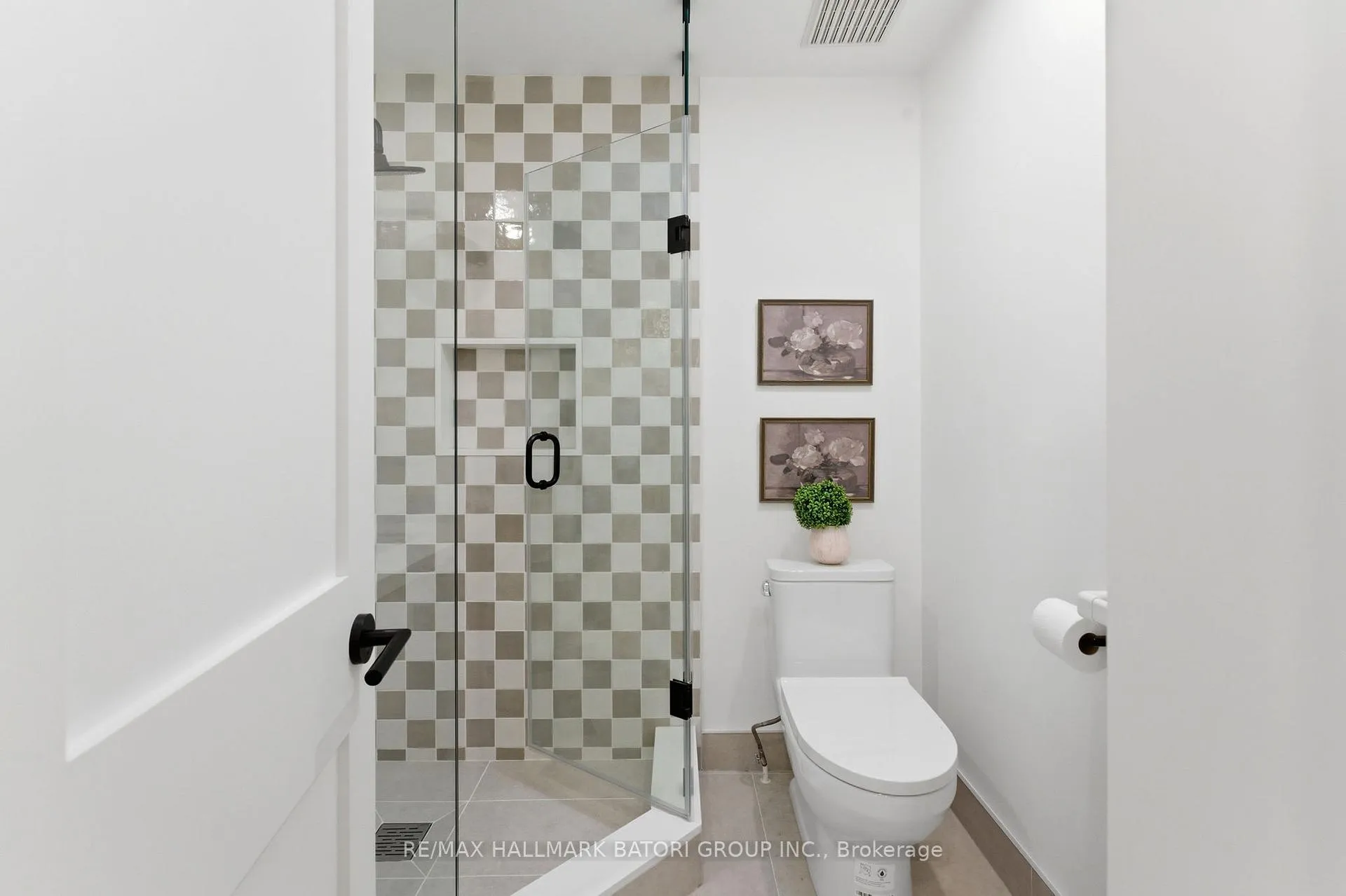 Photo 23 of 221 Richview Avenue, Toronto, Forest Hill South — HOMEH