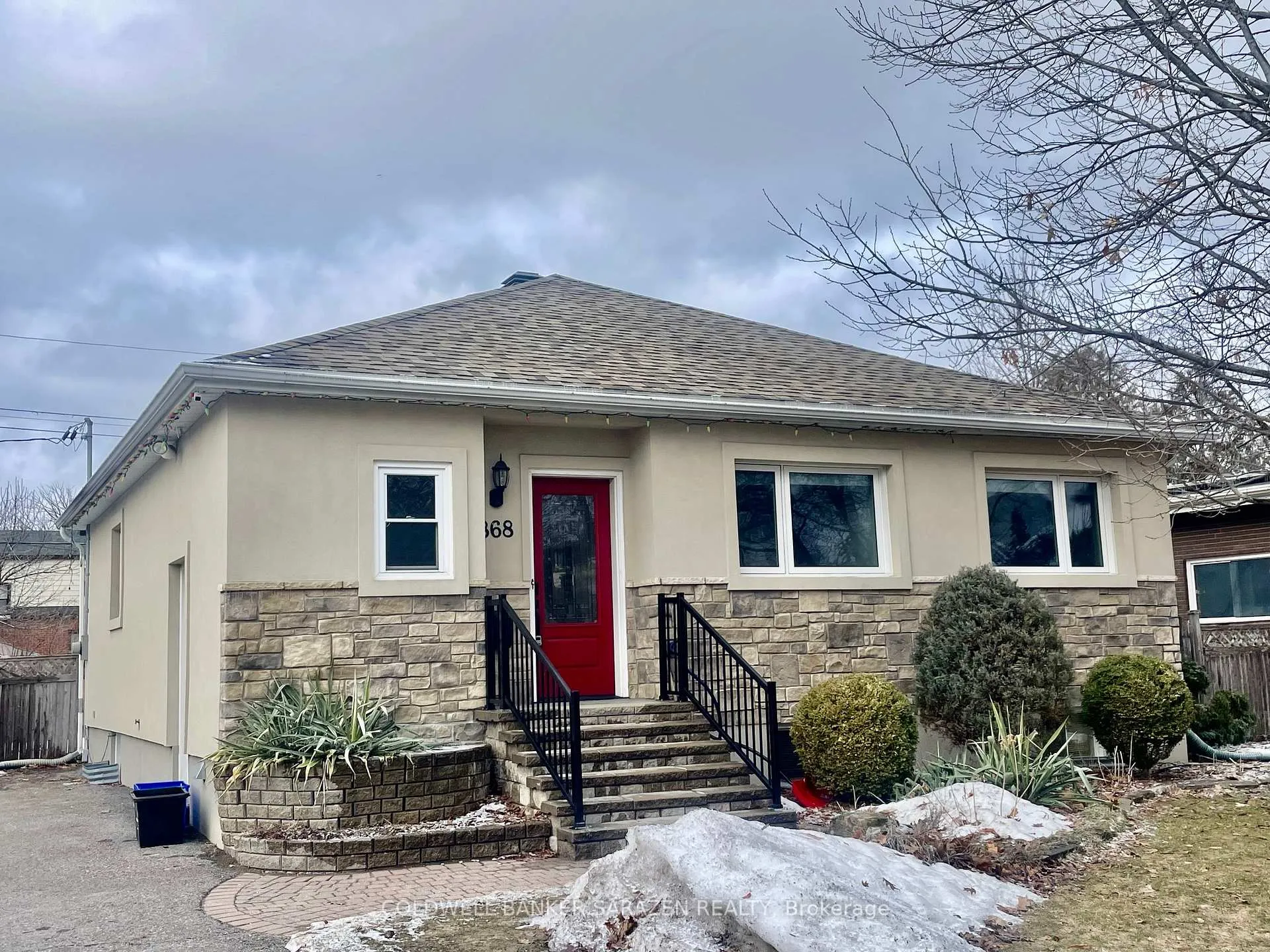 Front of 868 Duberry Street