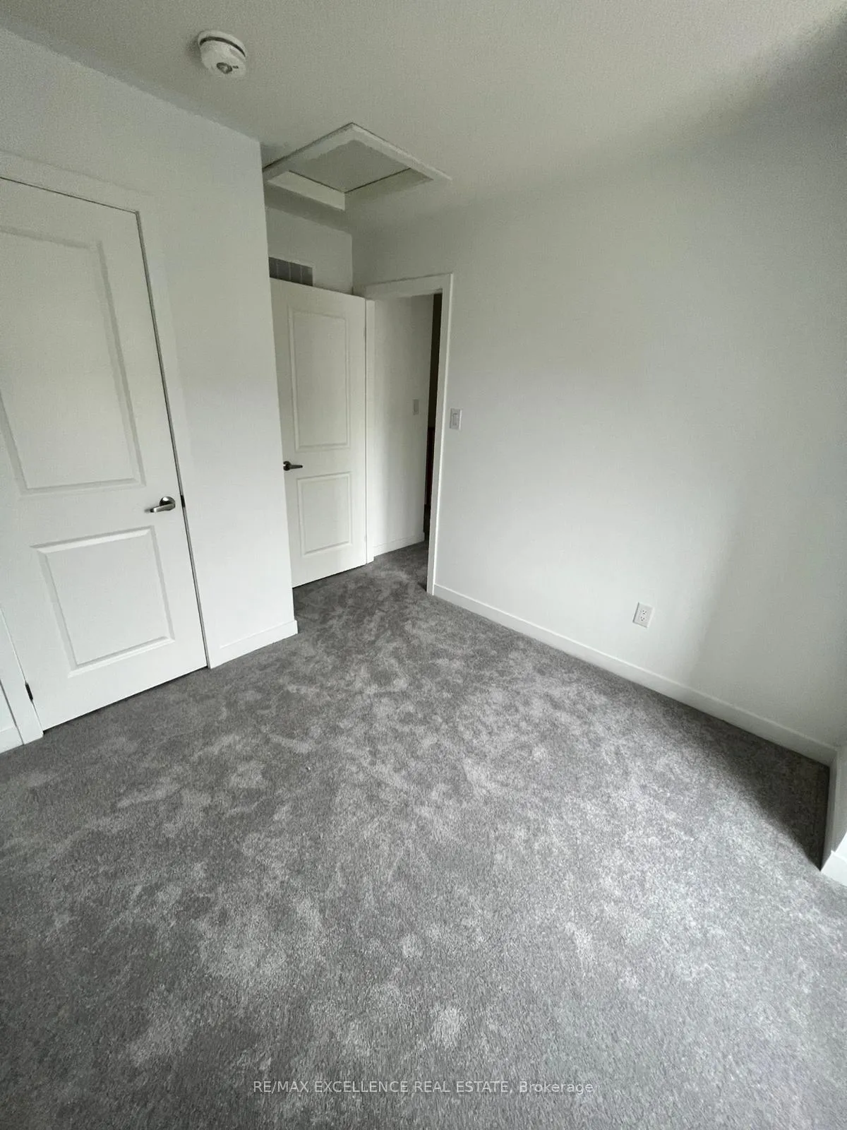 Photo 10 of 4 Calloway Drive, Whitby, Downtown Whitby — HOMEH