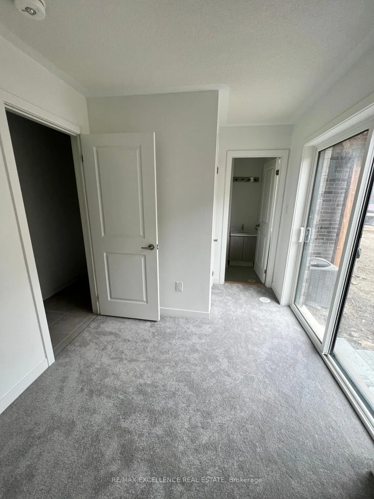 Photo 15 of 4 Calloway Drive, Whitby, Downtown Whitby — HOMEH