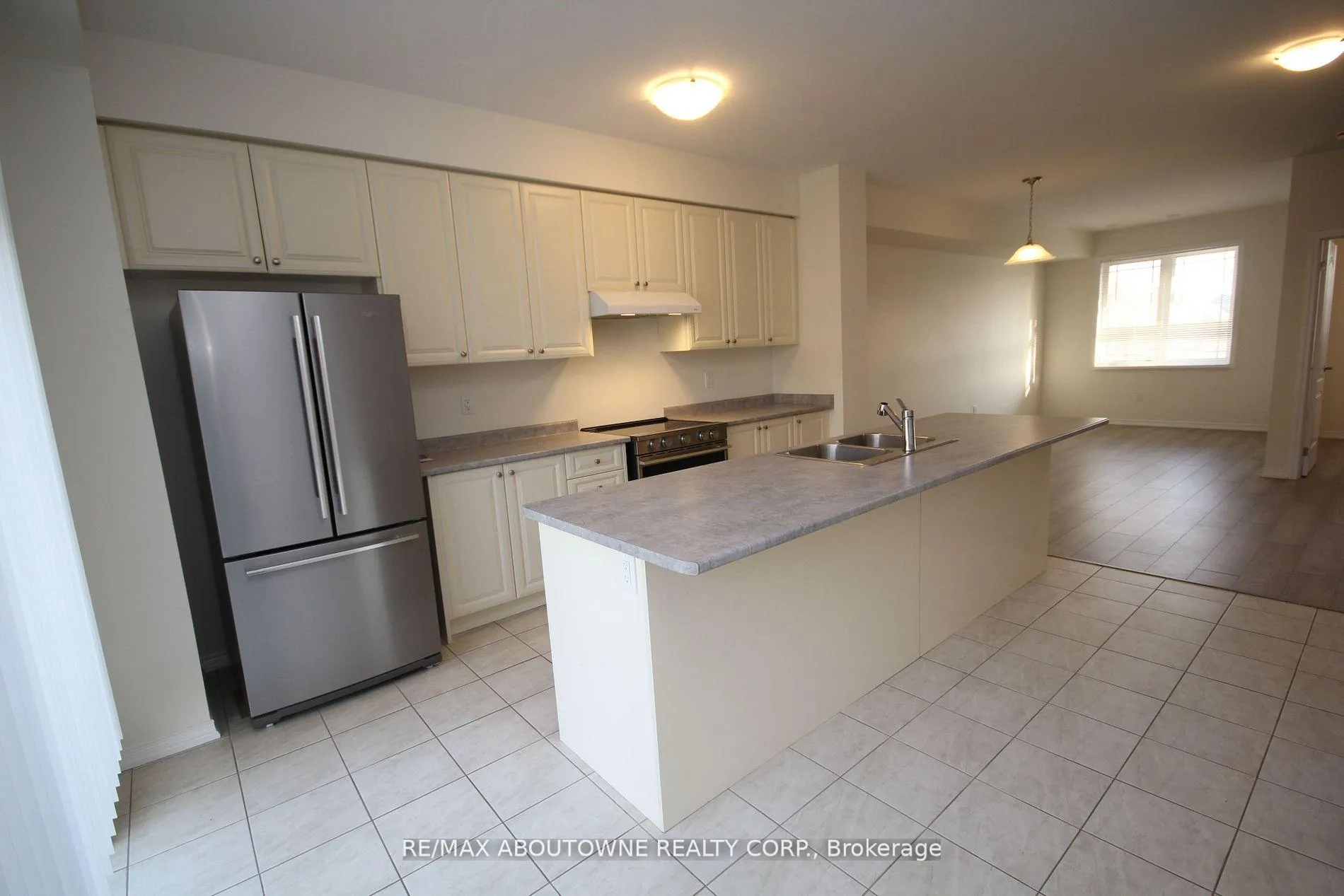 Photo 3 of 243 Gillepsie Drive, Brant, Brantford Twp — HOMEH