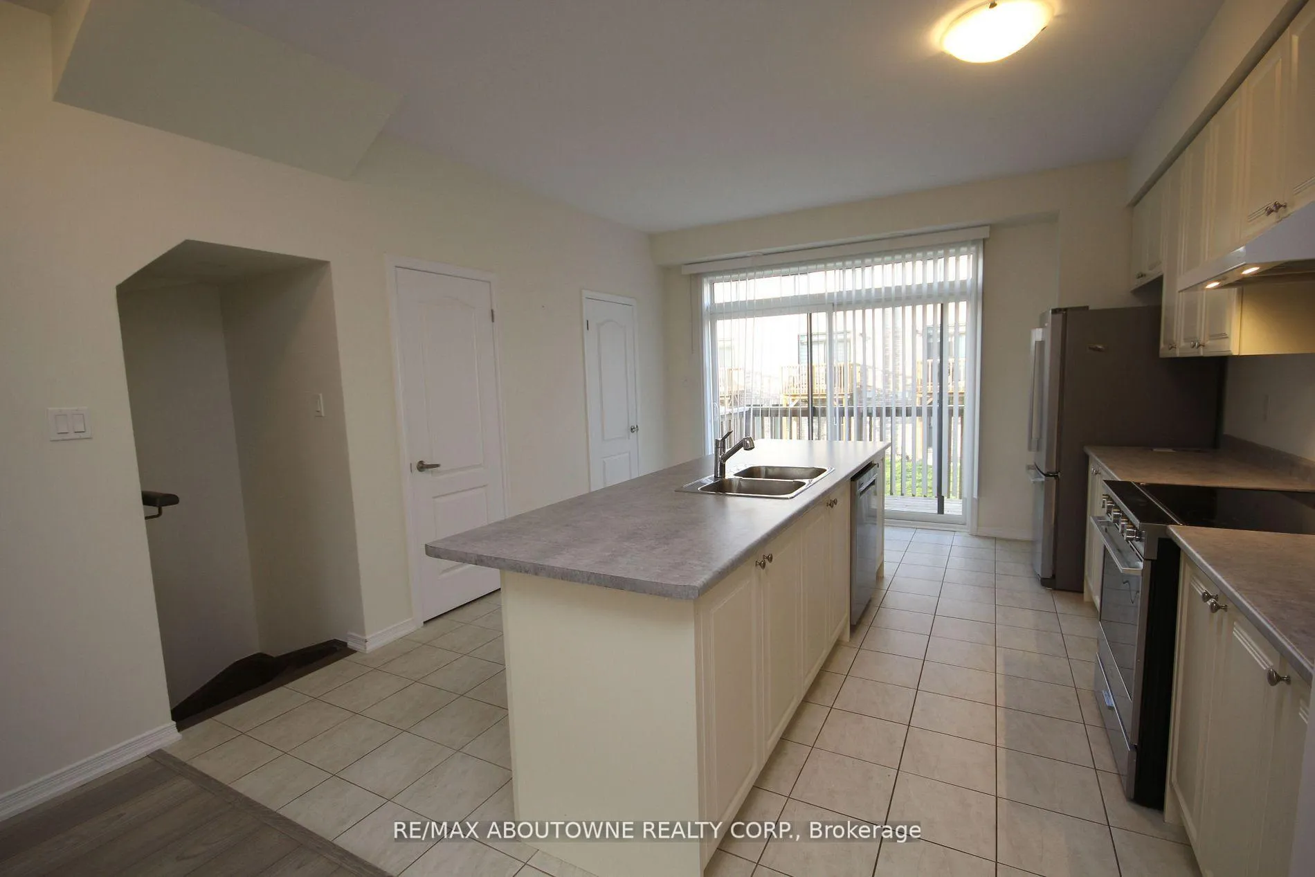 Photo 4 of 243 Gillepsie Drive, Brant, Brantford Twp — HOMEH