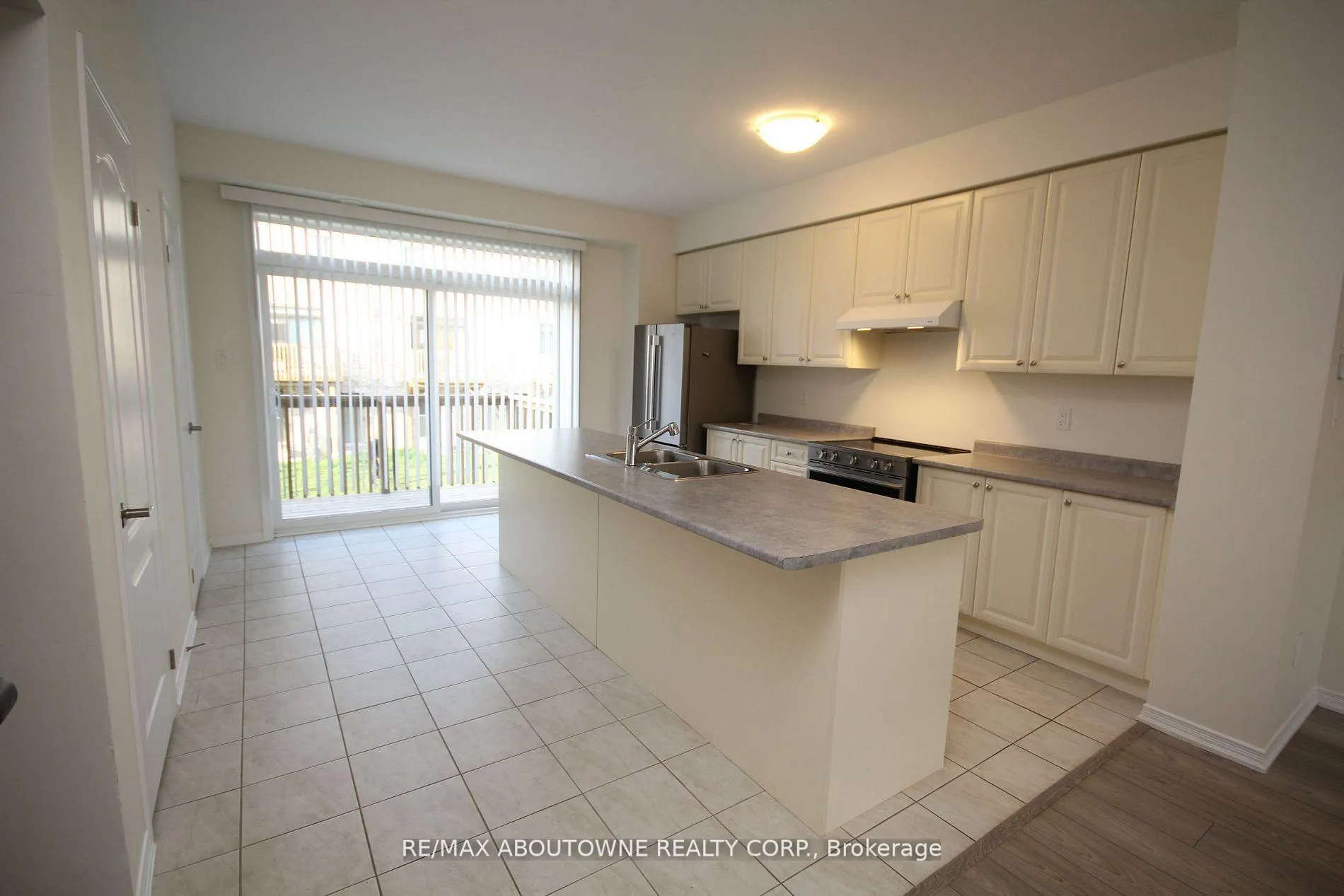 Photo 5 of 243 Gillepsie Drive, Brant, Brantford Twp — HOMEH