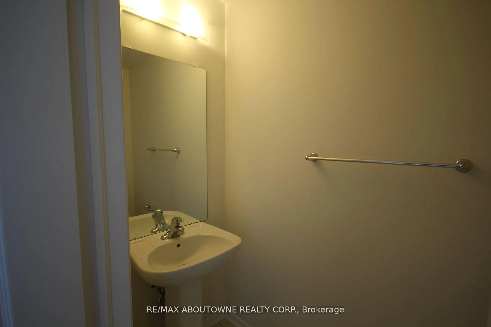 Photo 7 of 243 Gillepsie Drive, Brant, Brantford Twp — HOMEH