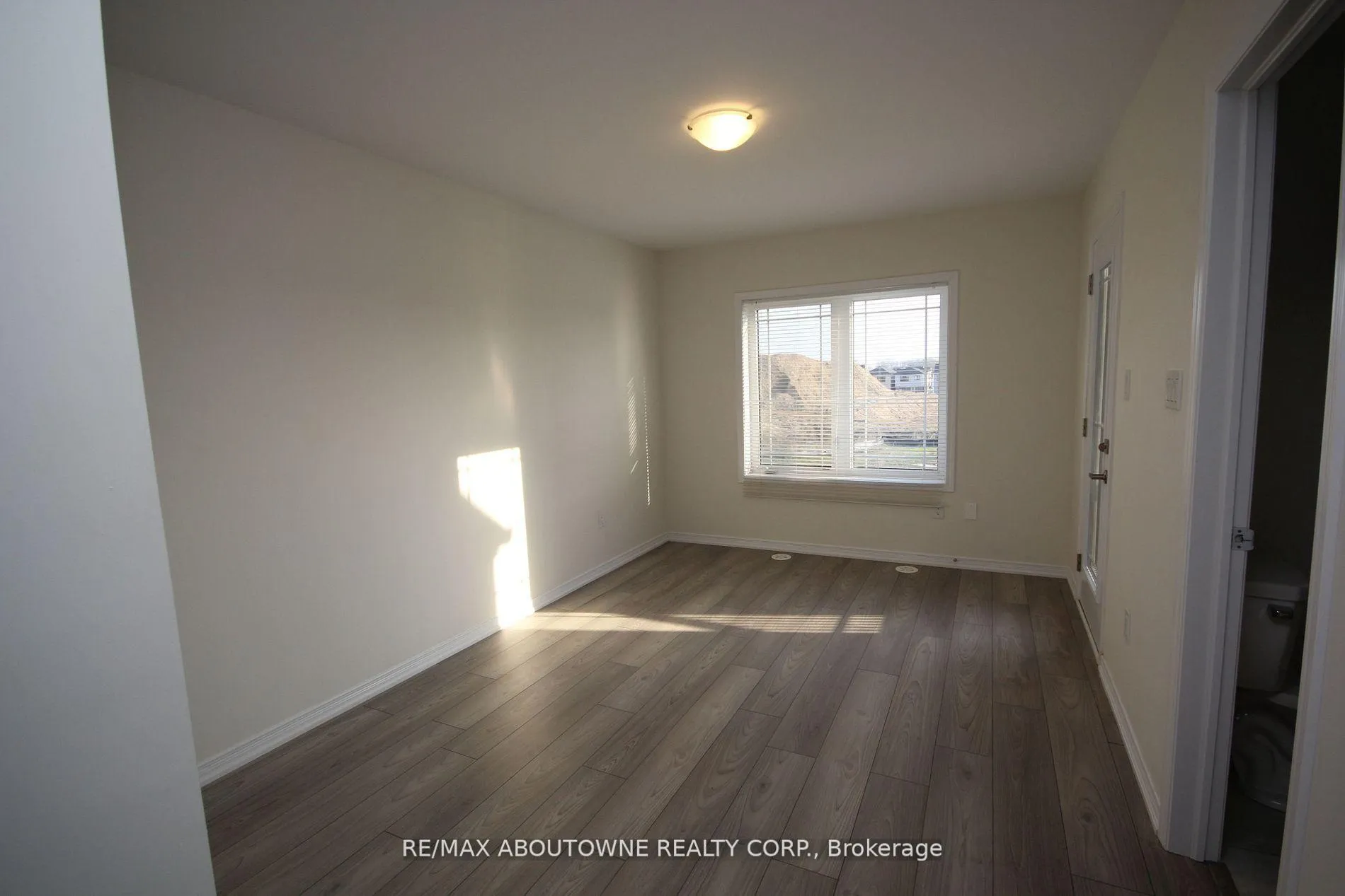 Photo 10 of 243 Gillepsie Drive, Brant, Brantford Twp — HOMEH