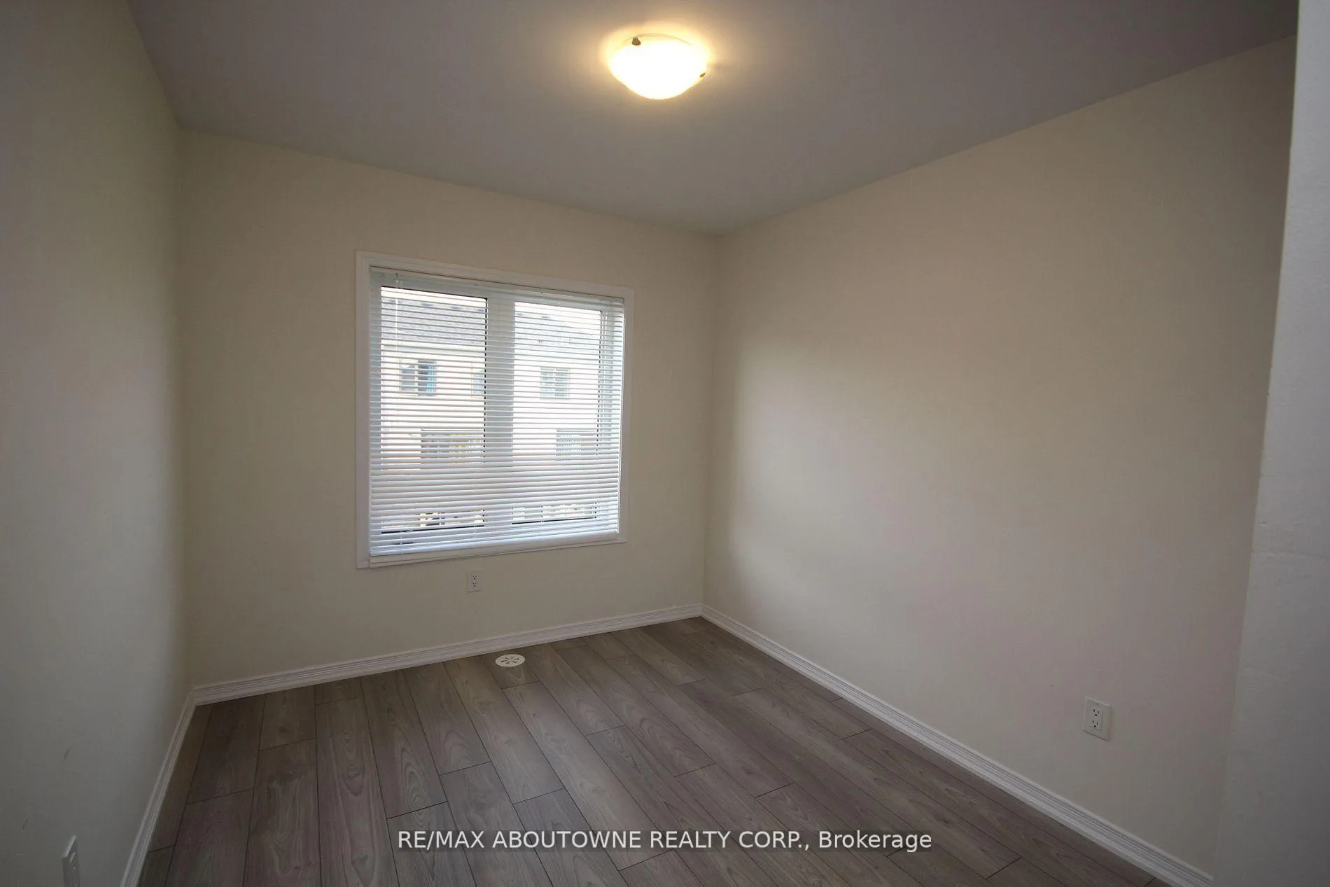 Photo 14 of 243 Gillepsie Drive, Brant, Brantford Twp — HOMEH