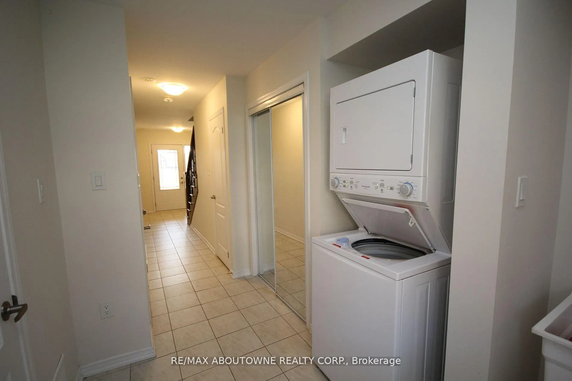 Photo 16 of 243 Gillepsie Drive, Brant, Brantford Twp — HOMEH