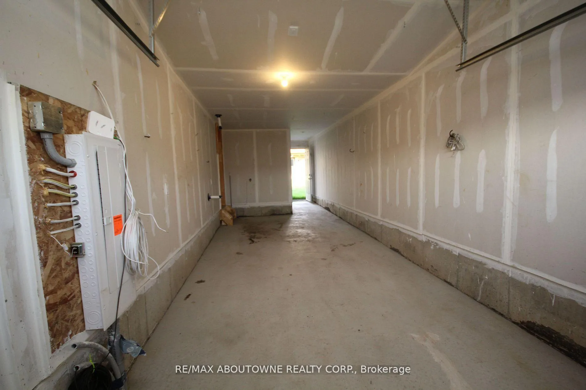 Photo 17 of 243 Gillepsie Drive, Brant, Brantford Twp — HOMEH