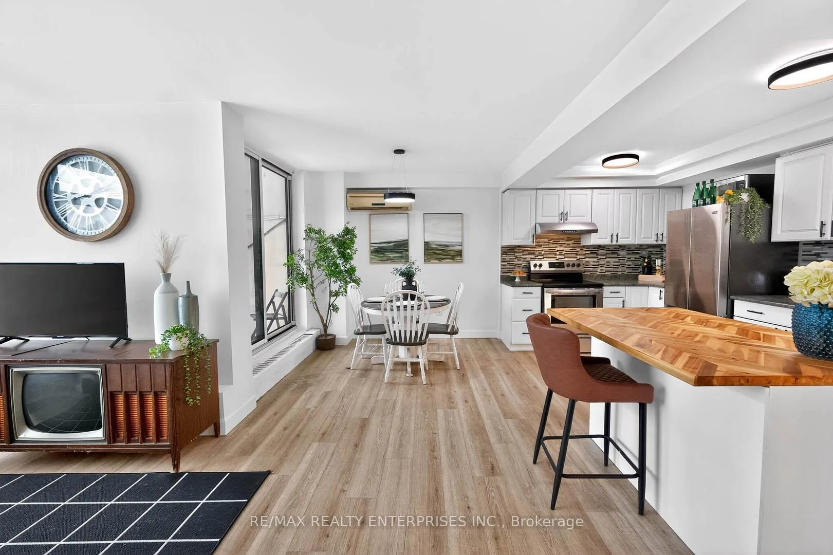 Photo 5 of 345 Driftwood Avenue, North York, Black Creek — HOMEH