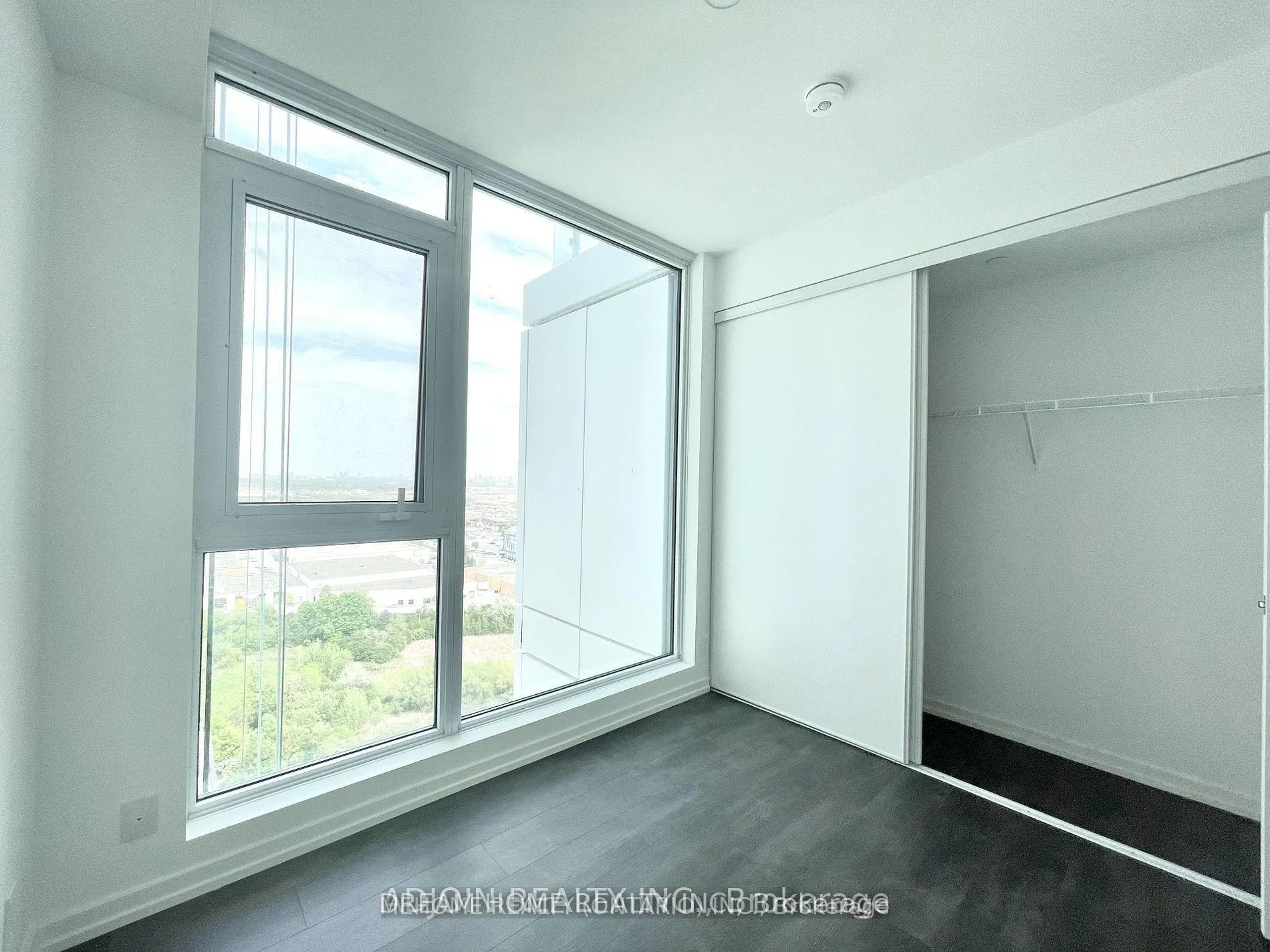 Photo 10 of Unit 2312, 7890 Jane Street, Vaughan, Vaughan Corporate Centre — HOMEH