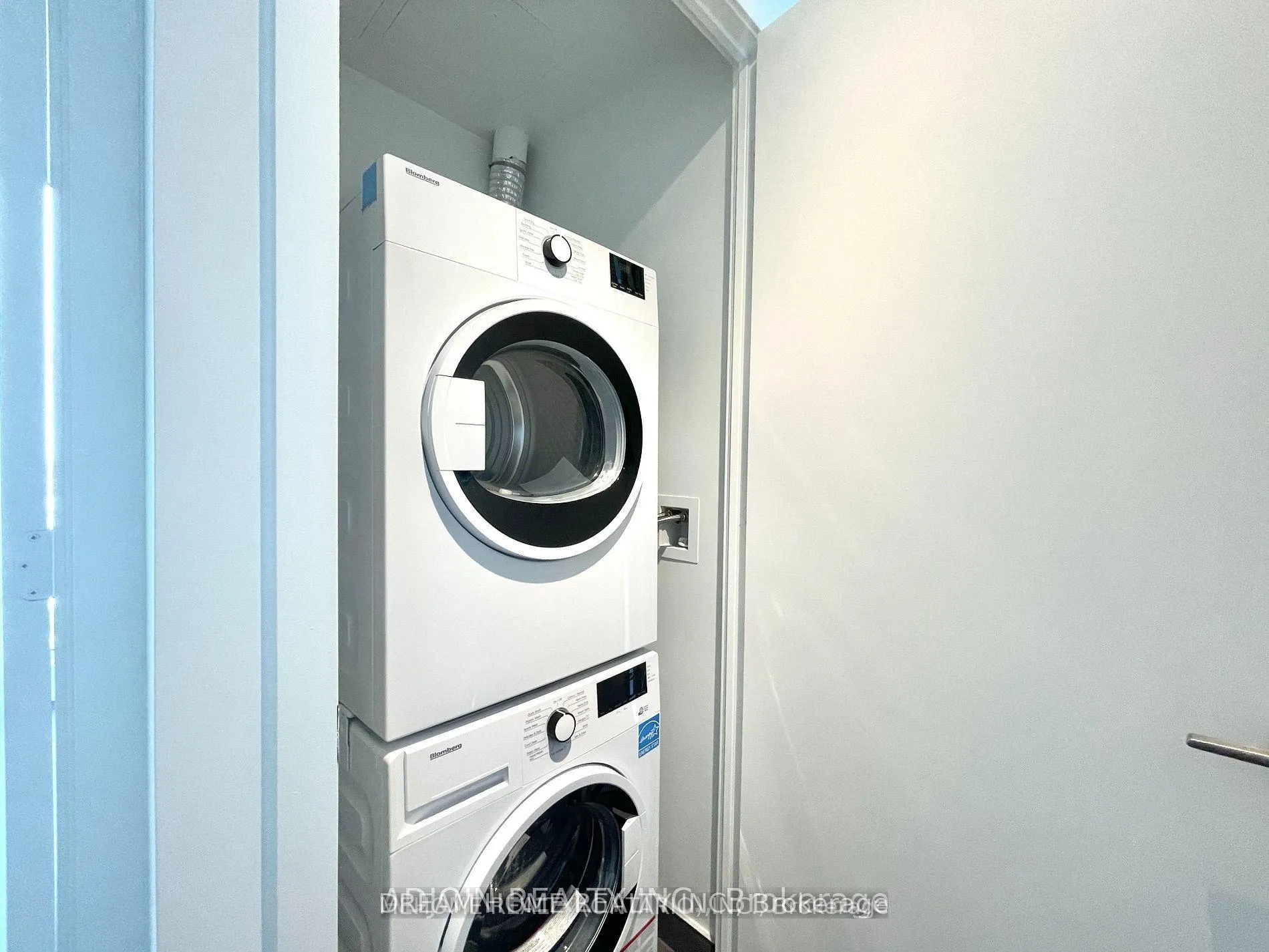 Photo 11 of Unit 2312, 7890 Jane Street, Vaughan, Vaughan Corporate Centre — HOMEH