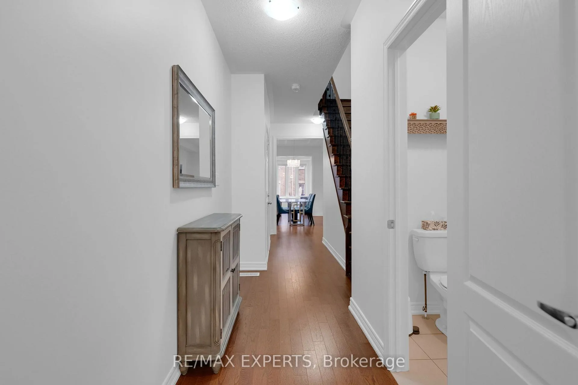 Photo 5 of 10 Homer Crescent, Aurora, Rural Aurora — HOMEH