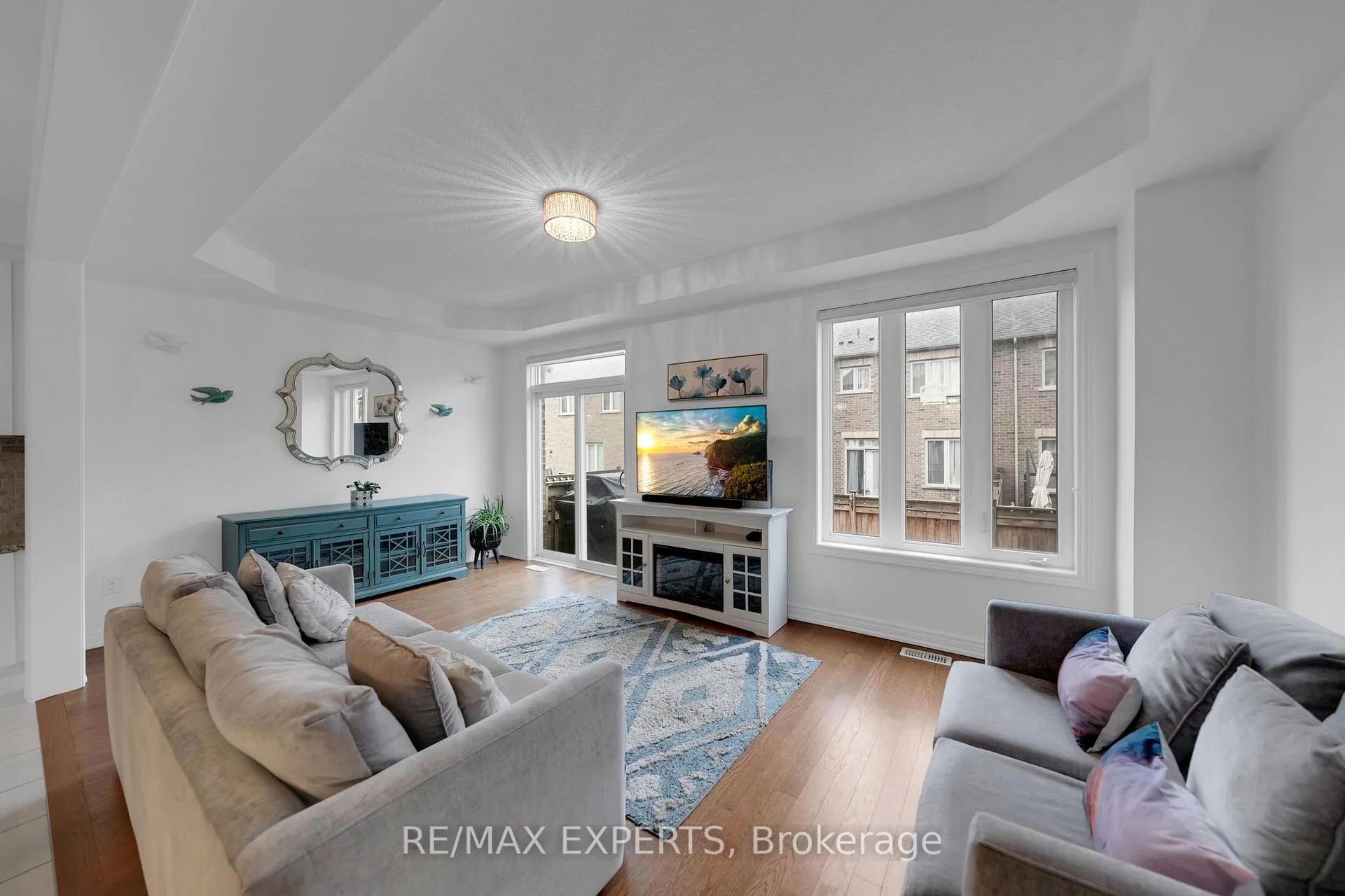 Photo 15 of 10 Homer Crescent, Aurora, Rural Aurora — HOMEH