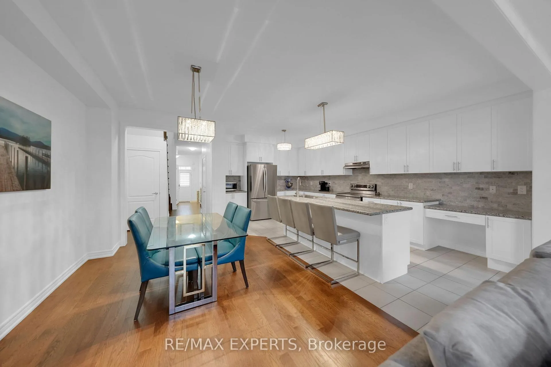 Photo 16 of 10 Homer Crescent, Aurora, Rural Aurora — HOMEH