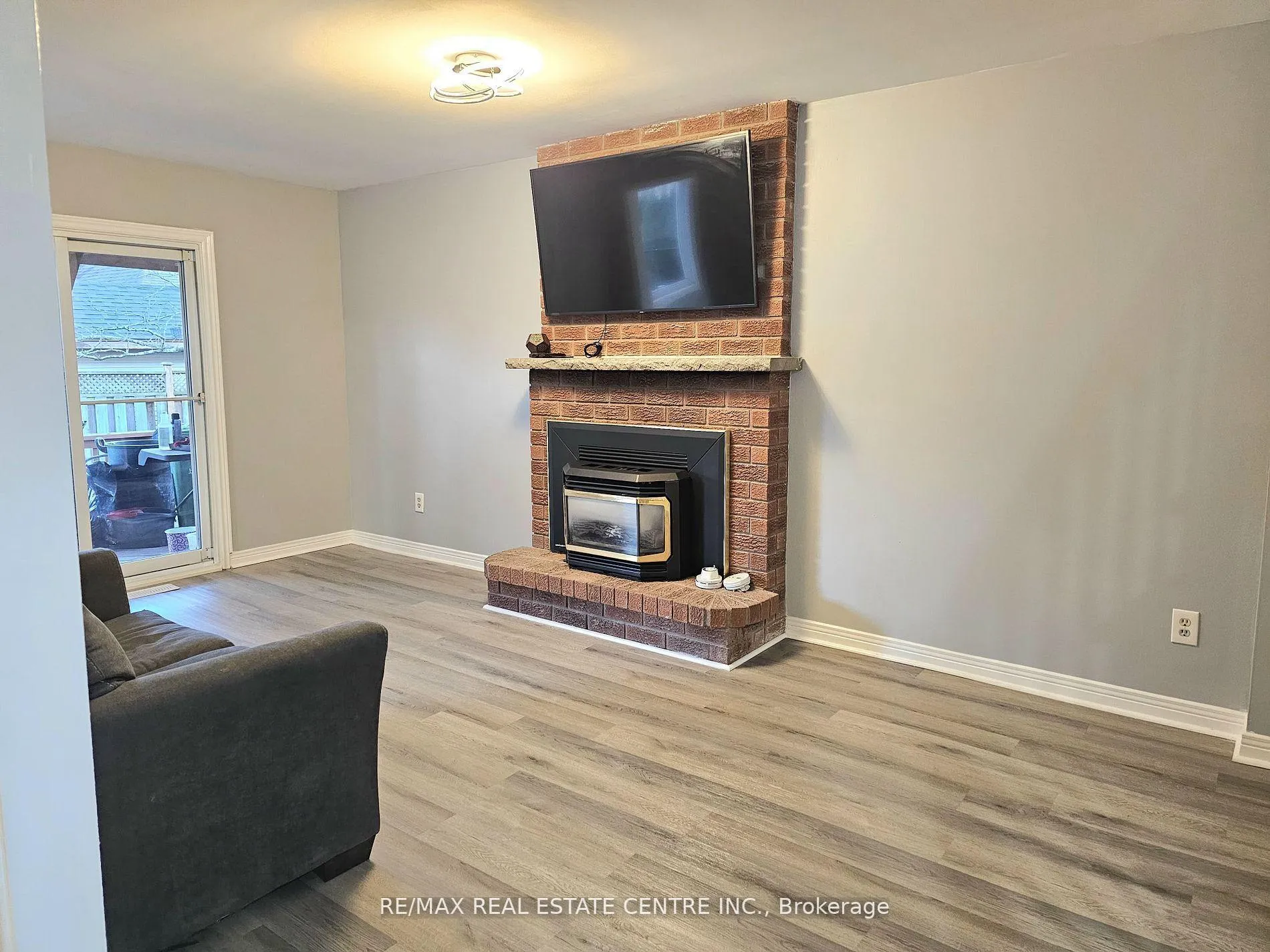 Photo 4 of 486 Dicenzo Drive, Hamilton, Ryckmans — HOMEH