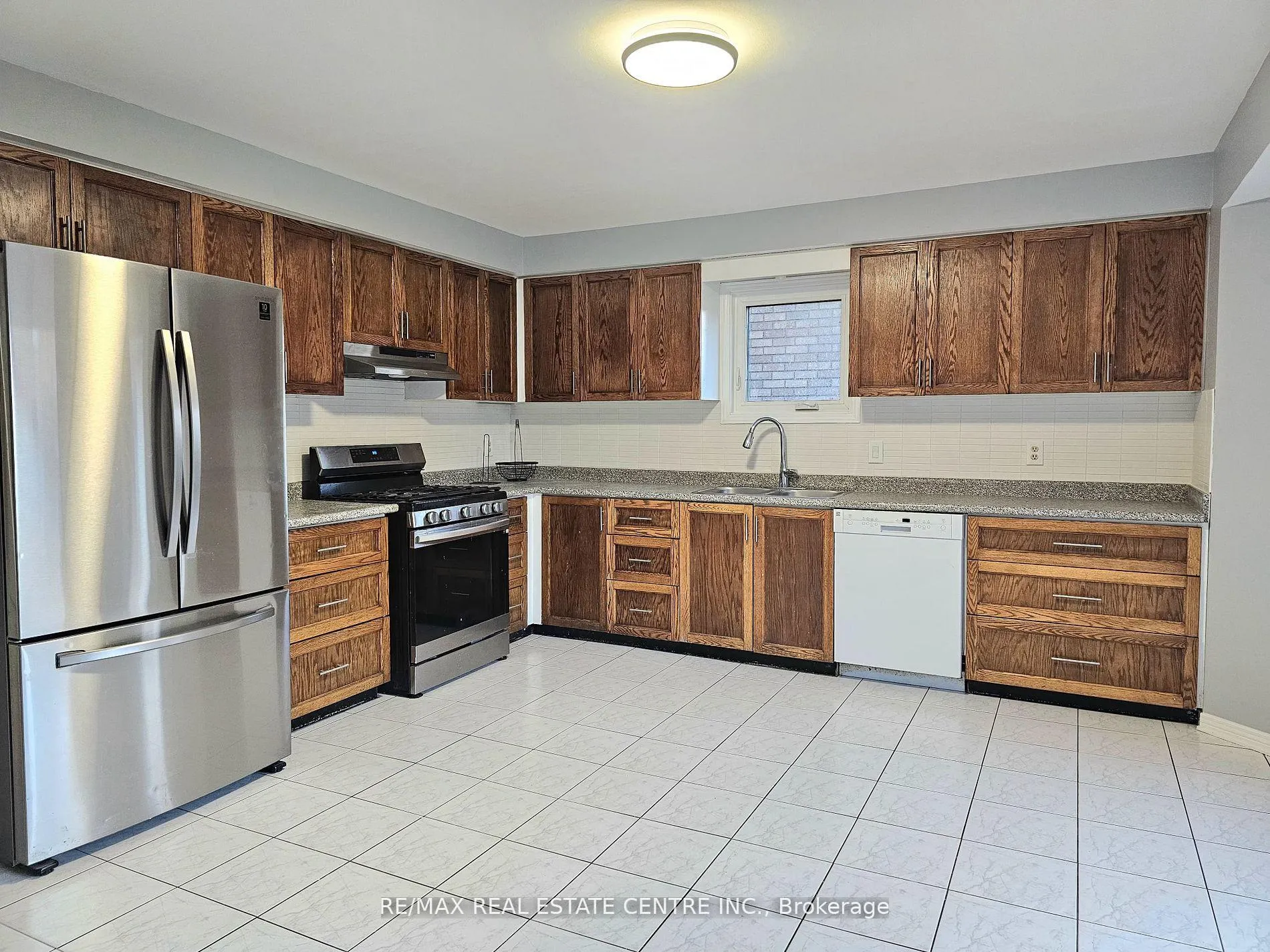 Photo 5 of 486 Dicenzo Drive, Hamilton, Ryckmans — HOMEH
