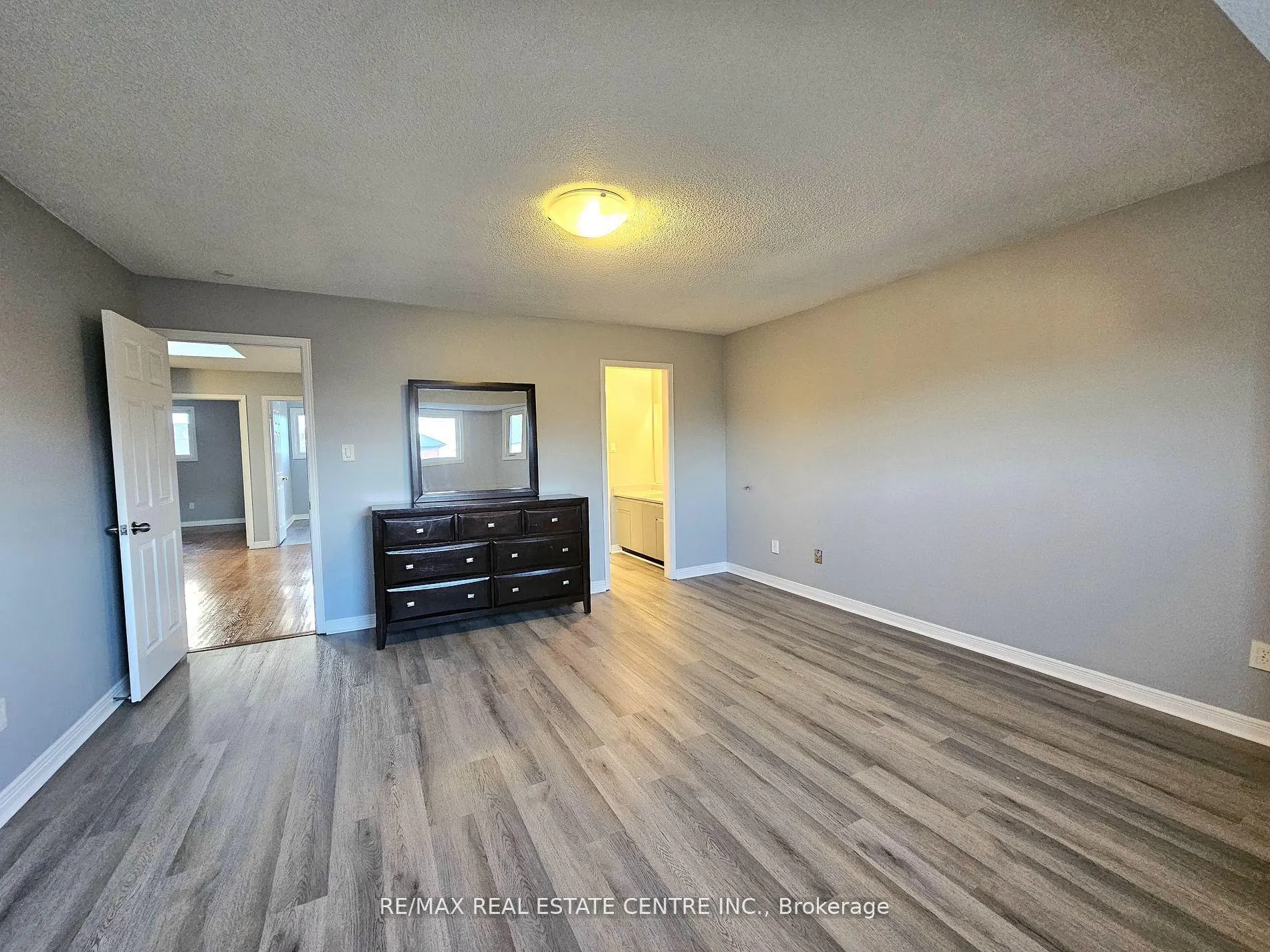 Photo 8 of 486 Dicenzo Drive, Hamilton, Ryckmans — HOMEH