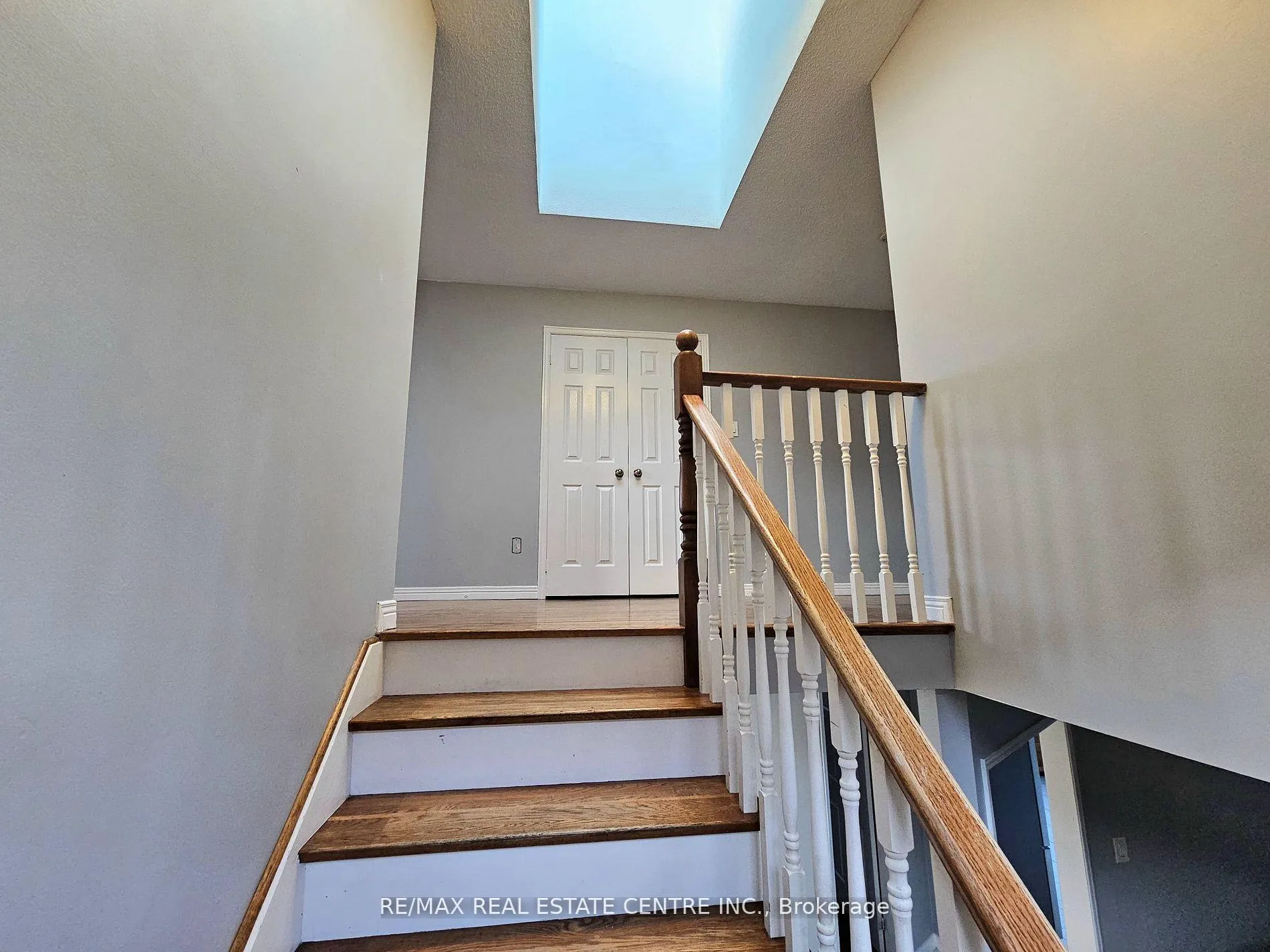 Photo 9 of 486 Dicenzo Drive, Hamilton, Ryckmans — HOMEH