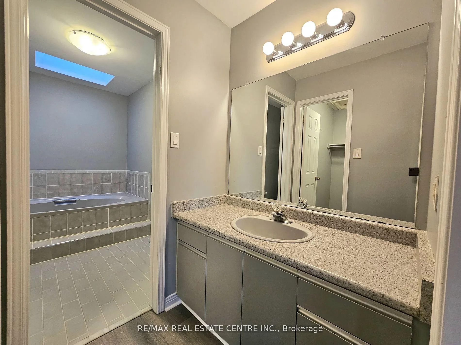 Photo 10 of 486 Dicenzo Drive, Hamilton, Ryckmans — HOMEH