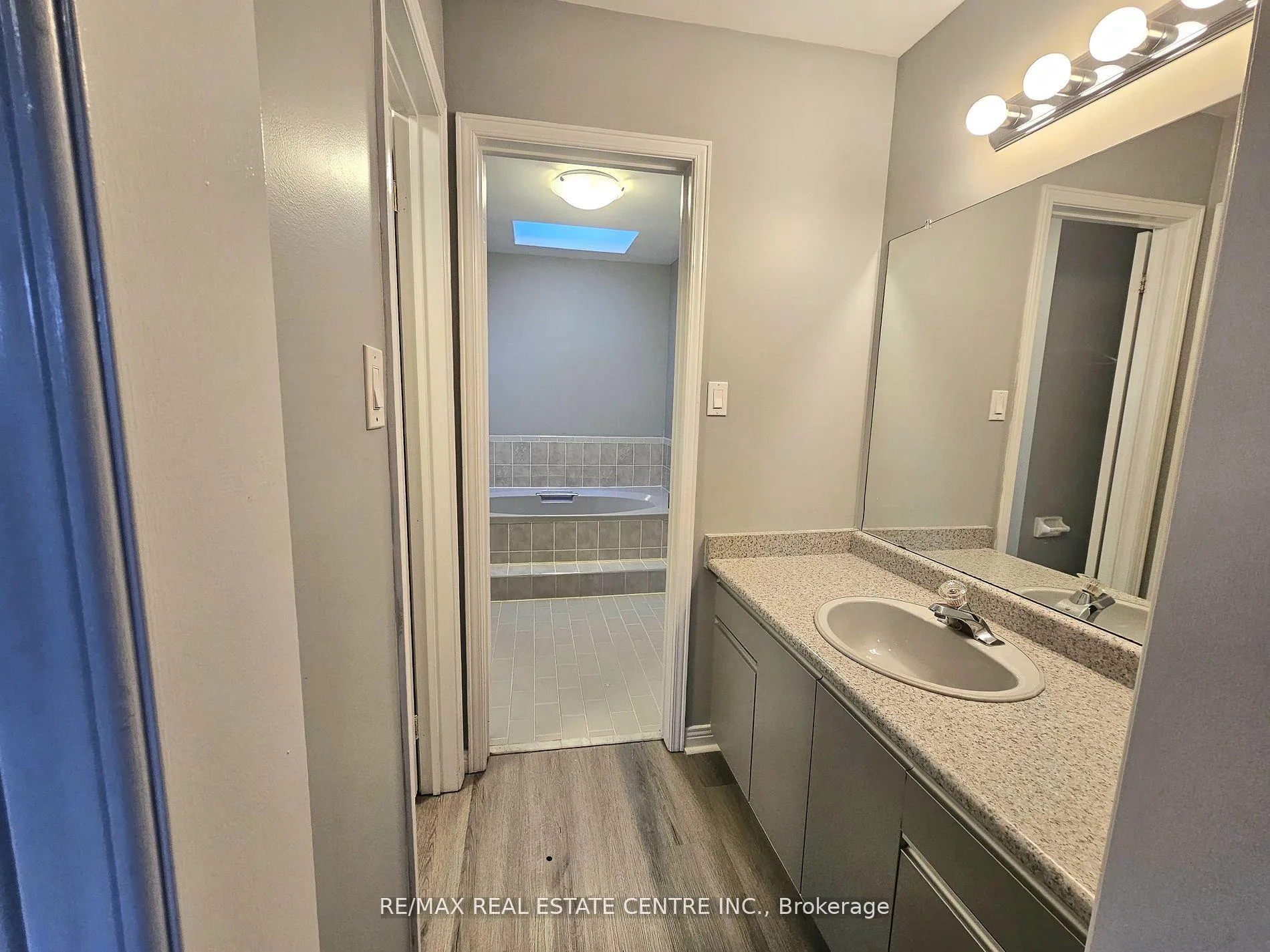 Photo 15 of 486 Dicenzo Drive, Hamilton, Ryckmans — HOMEH