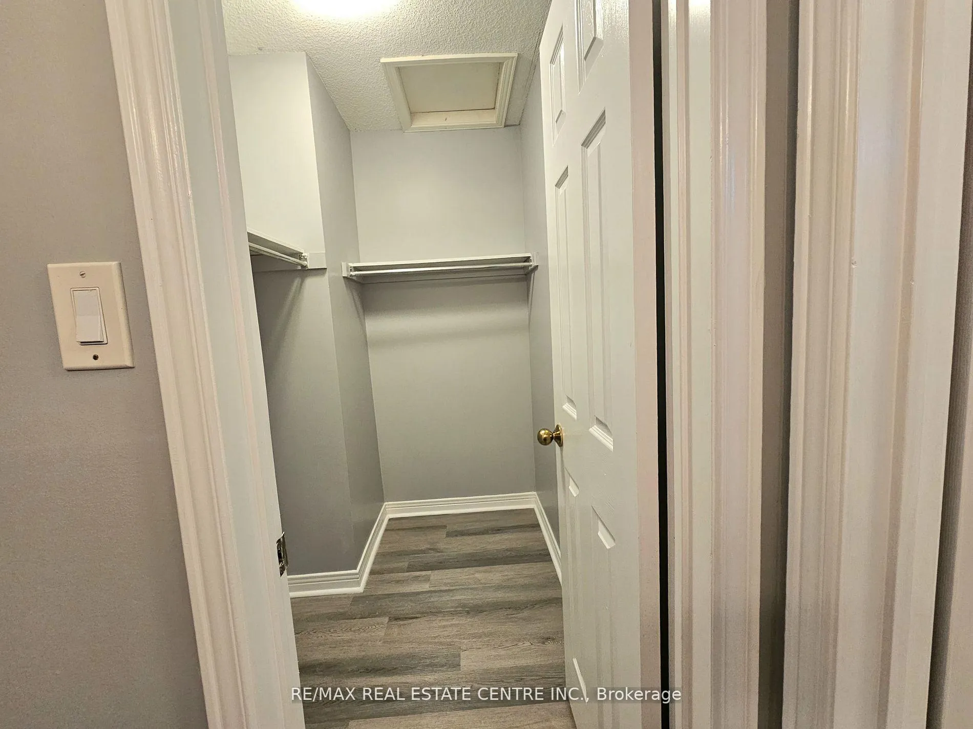 Photo 16 of 486 Dicenzo Drive, Hamilton, Ryckmans — HOMEH
