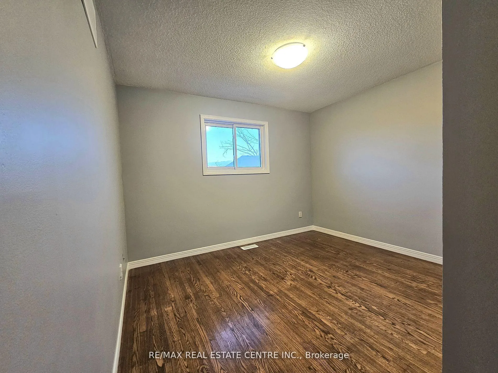 Photo 20 of 486 Dicenzo Drive, Hamilton, Ryckmans — HOMEH