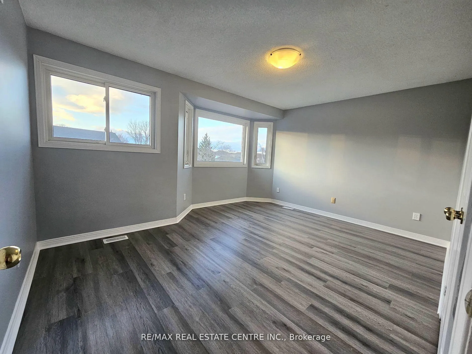 Photo 23 of 486 Dicenzo Drive, Hamilton, Ryckmans — HOMEH