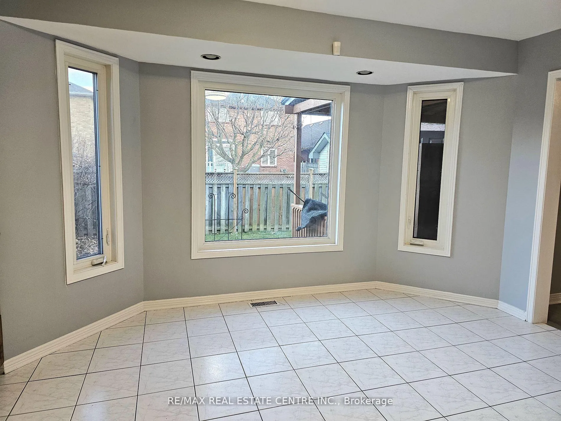 Photo 28 of 486 Dicenzo Drive, Hamilton, Ryckmans — HOMEH