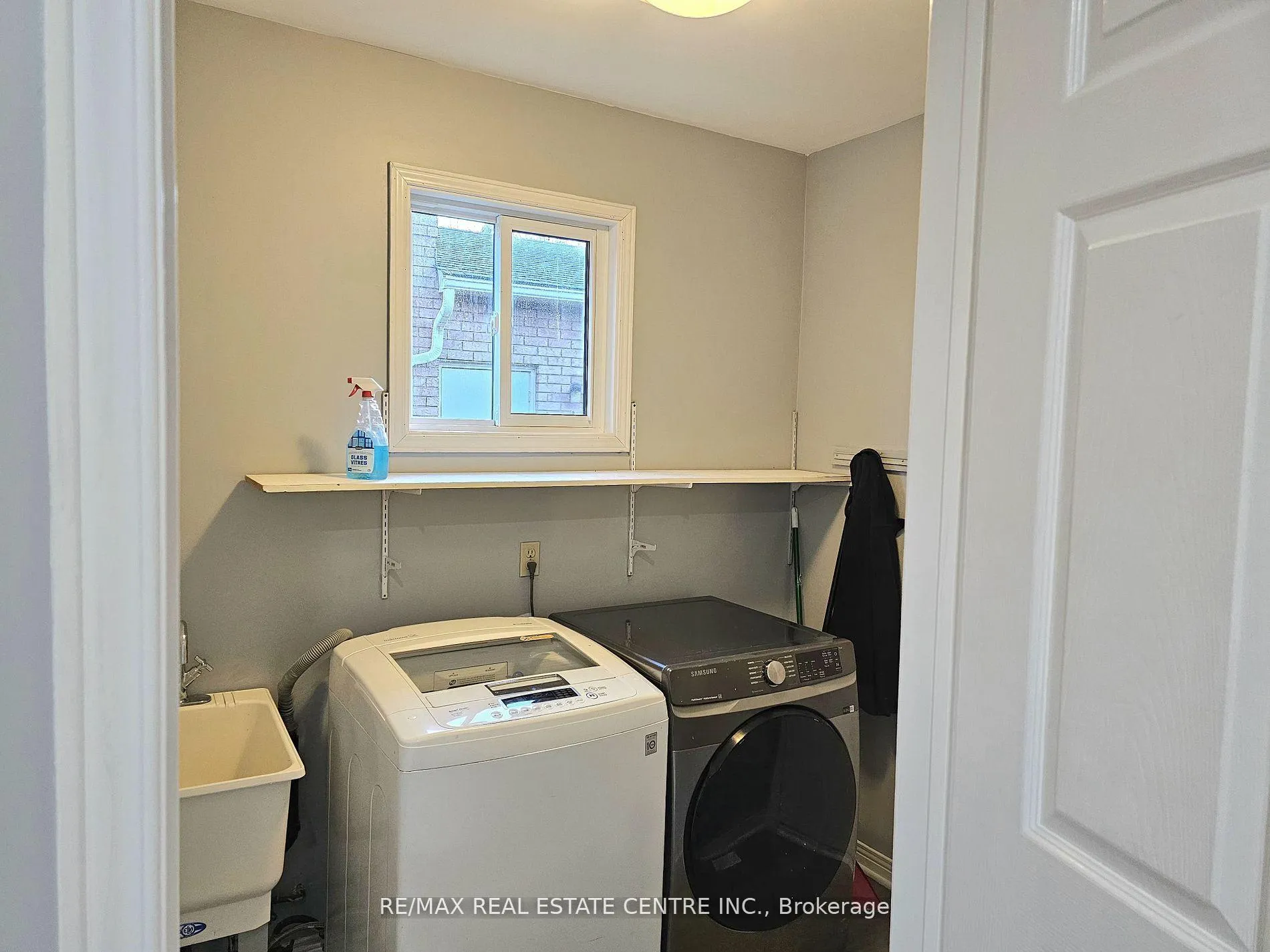 Photo 30 of 486 Dicenzo Drive, Hamilton, Ryckmans — HOMEH