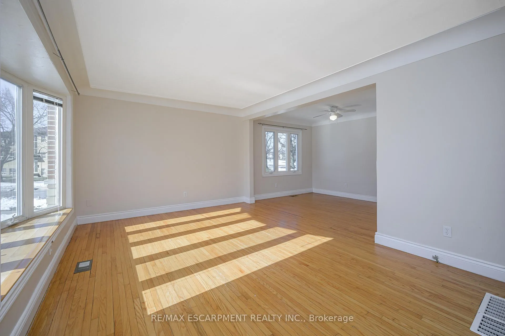Photo 3 of Unit A, 1385 Olga Drive, Burlington, Brant — HOMEH