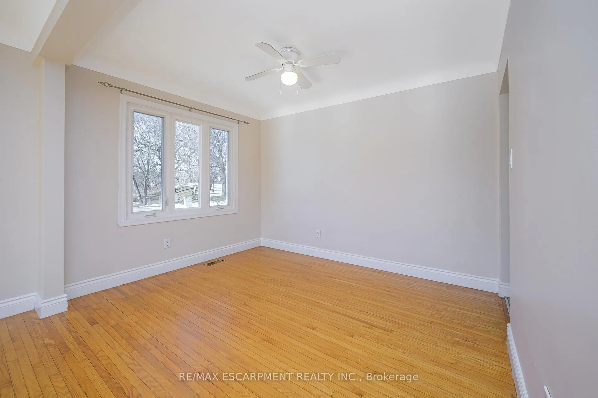 Photo 6 of Unit A, 1385 Olga Drive, Burlington, Brant — HOMEH