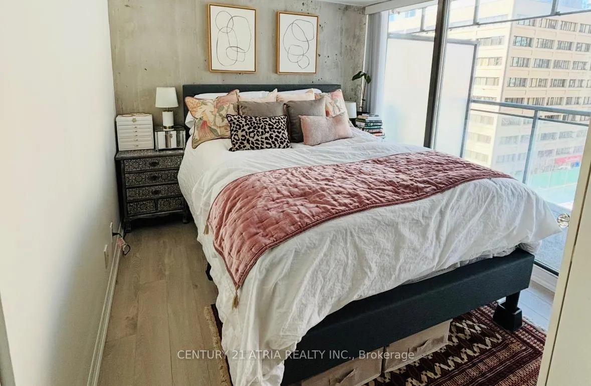 Photo 8 of Unit 804, 22 Wellesley Street E, Toronto, Church-Yonge Corridor — HOMEH