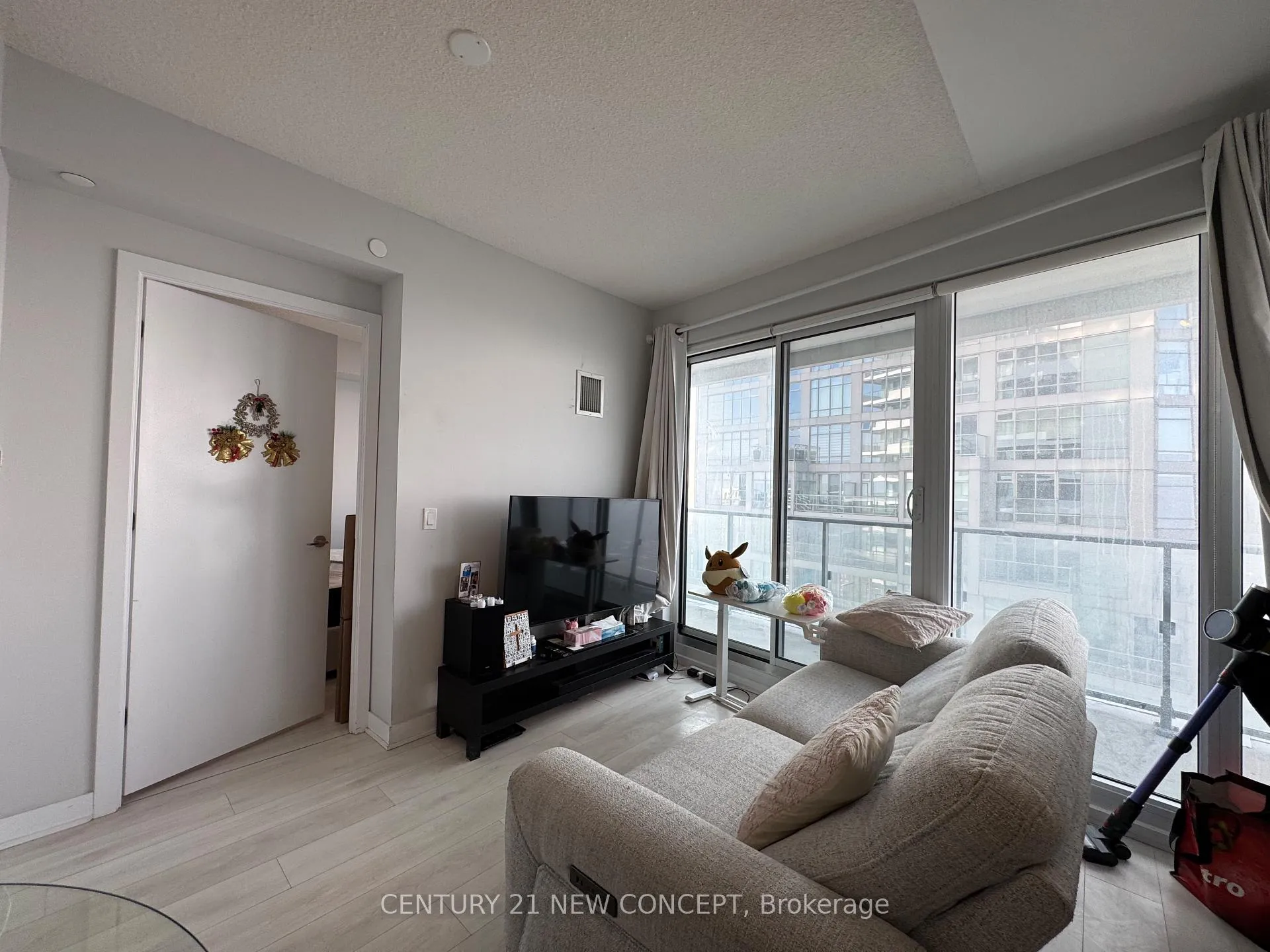 Photo 7 of Unit 4106, 2221 Yonge Street, Toronto, Mount Pleasant West — HOMEH
