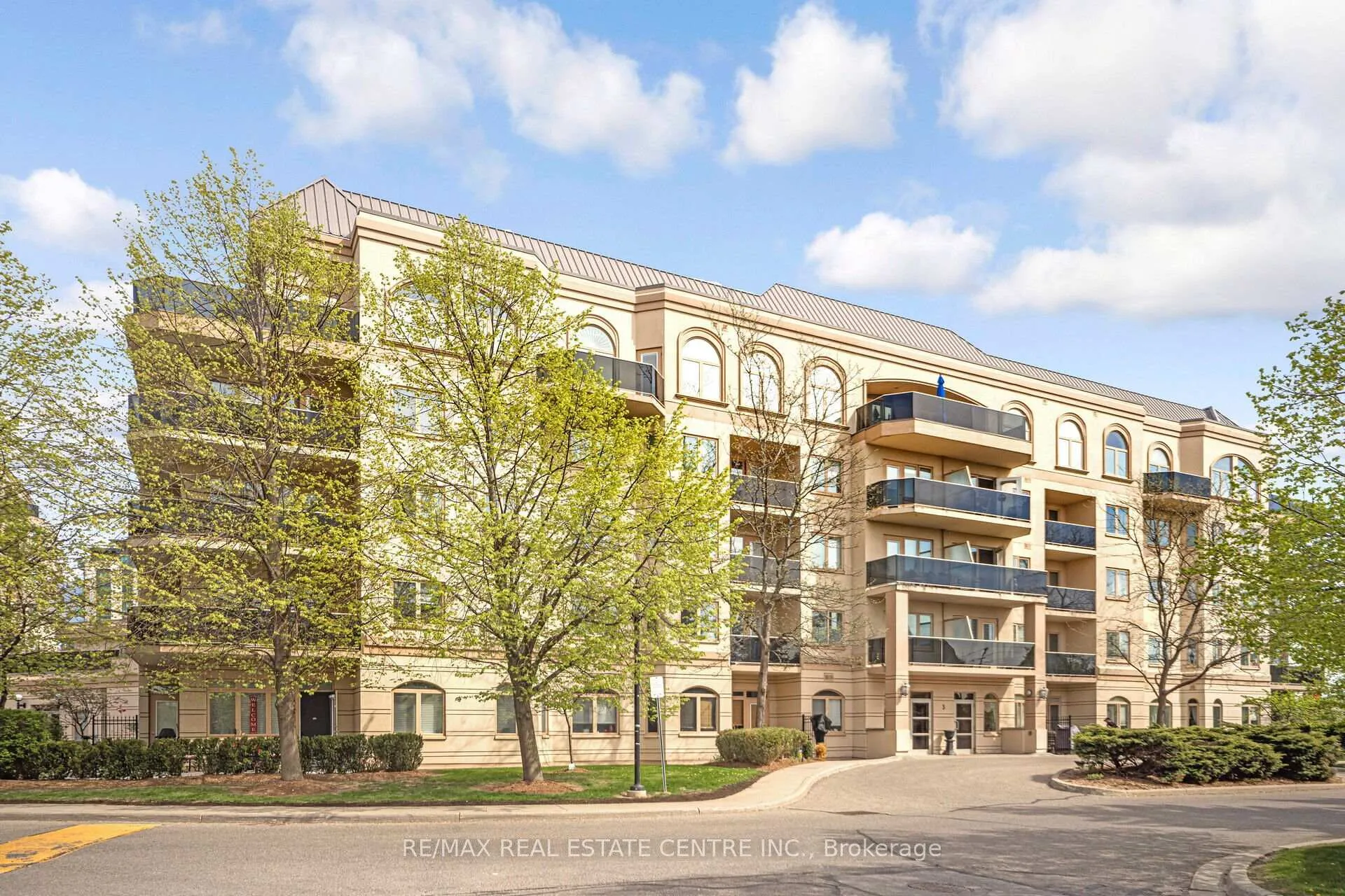 Photo 2 of Unit 301, 3 Dayspring Circle, Brampton, Goreway Drive Corridor — HOMEH