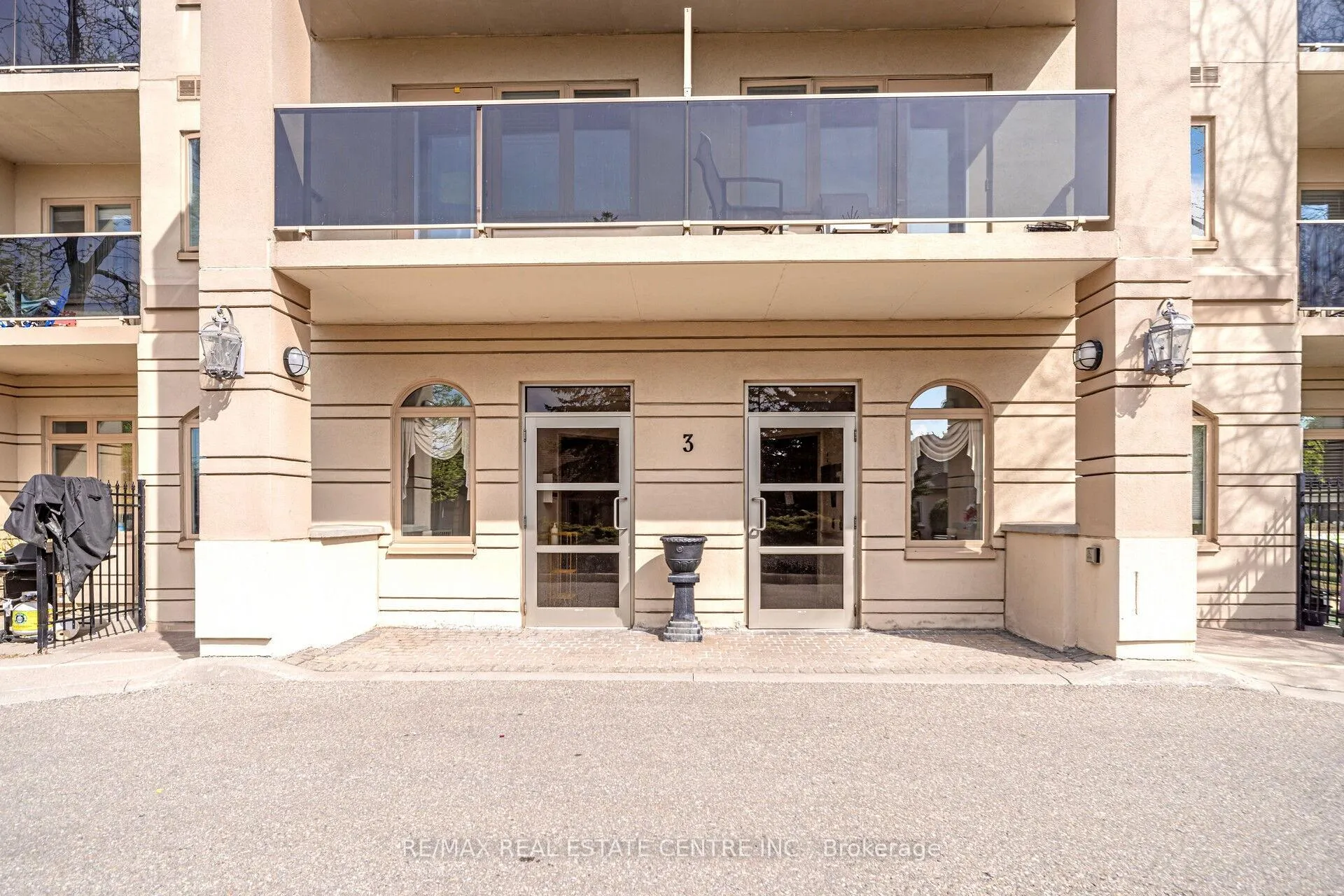 Photo 3 of Unit 301, 3 Dayspring Circle, Brampton, Goreway Drive Corridor — HOMEH
