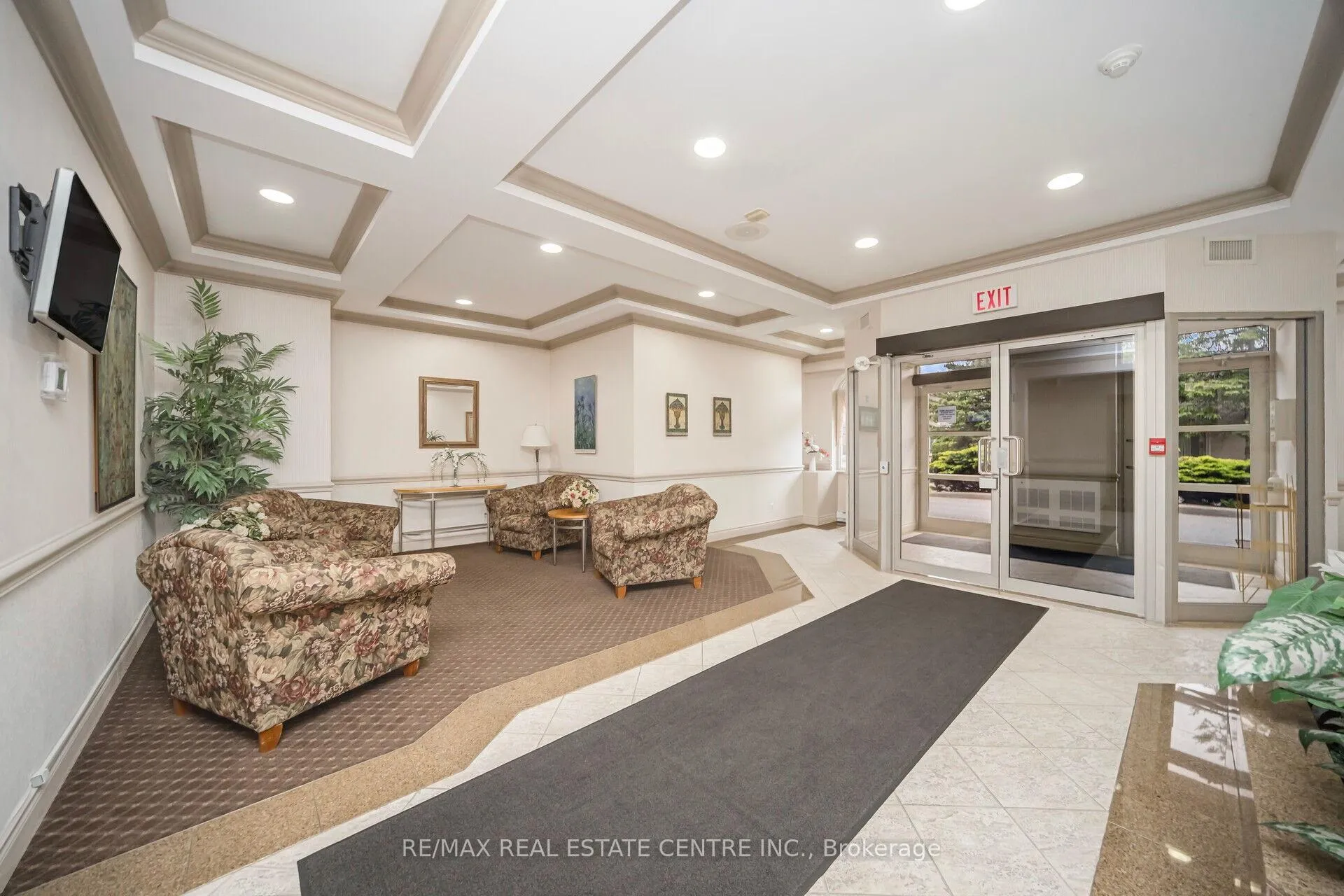 Photo 5 of Unit 301, 3 Dayspring Circle, Brampton, Goreway Drive Corridor — HOMEH