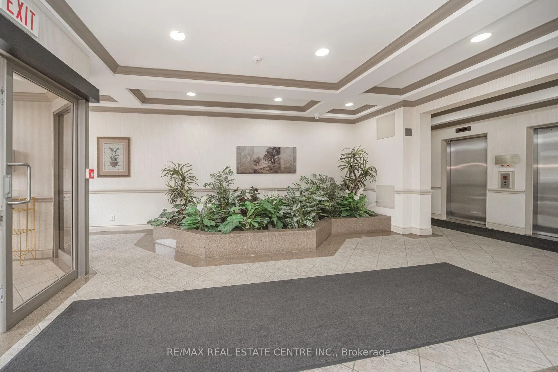 Photo 7 of Unit 301, 3 Dayspring Circle, Brampton, Goreway Drive Corridor — HOMEH