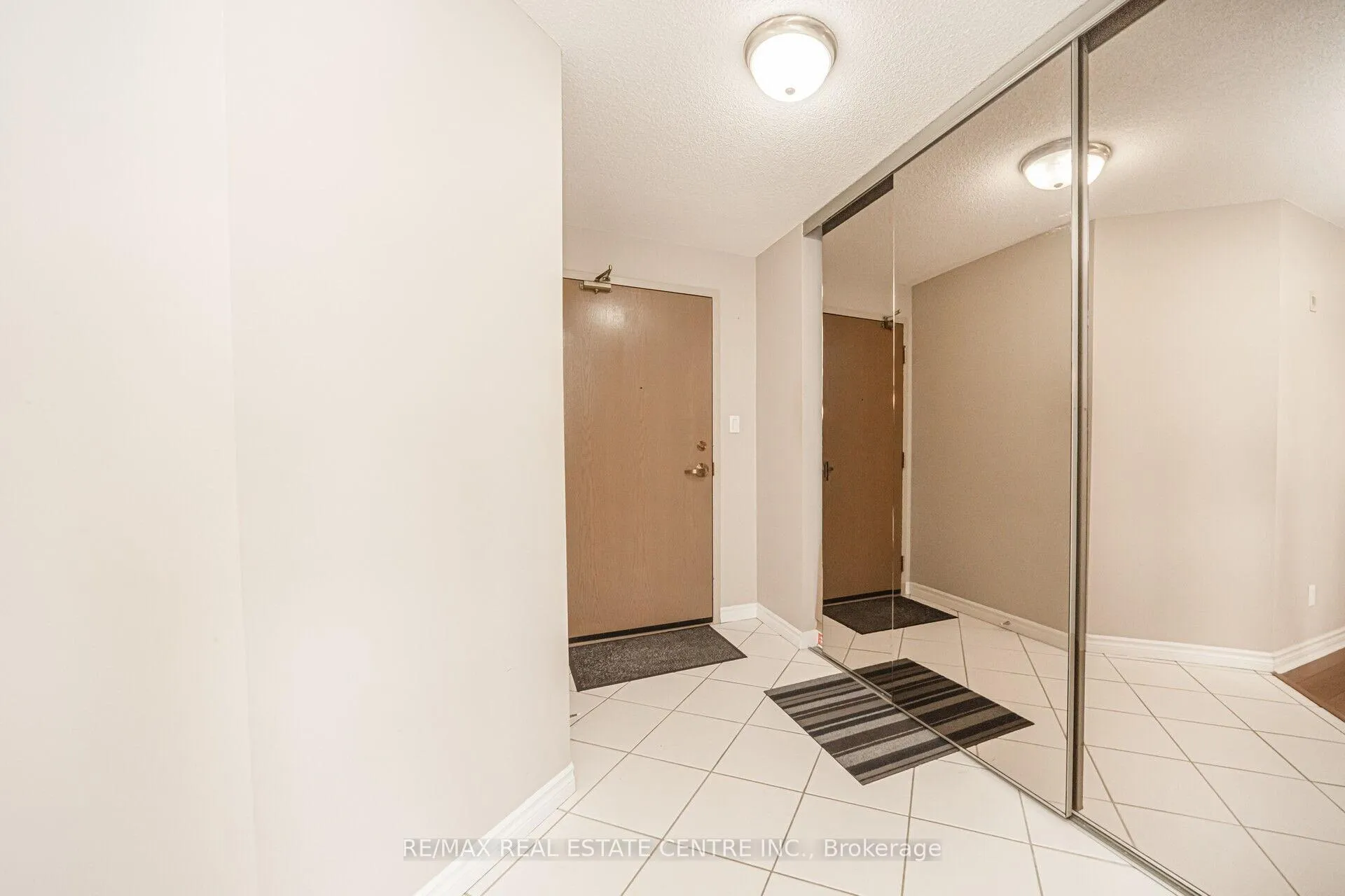 Photo 11 of Unit 301, 3 Dayspring Circle, Brampton, Goreway Drive Corridor — HOMEH