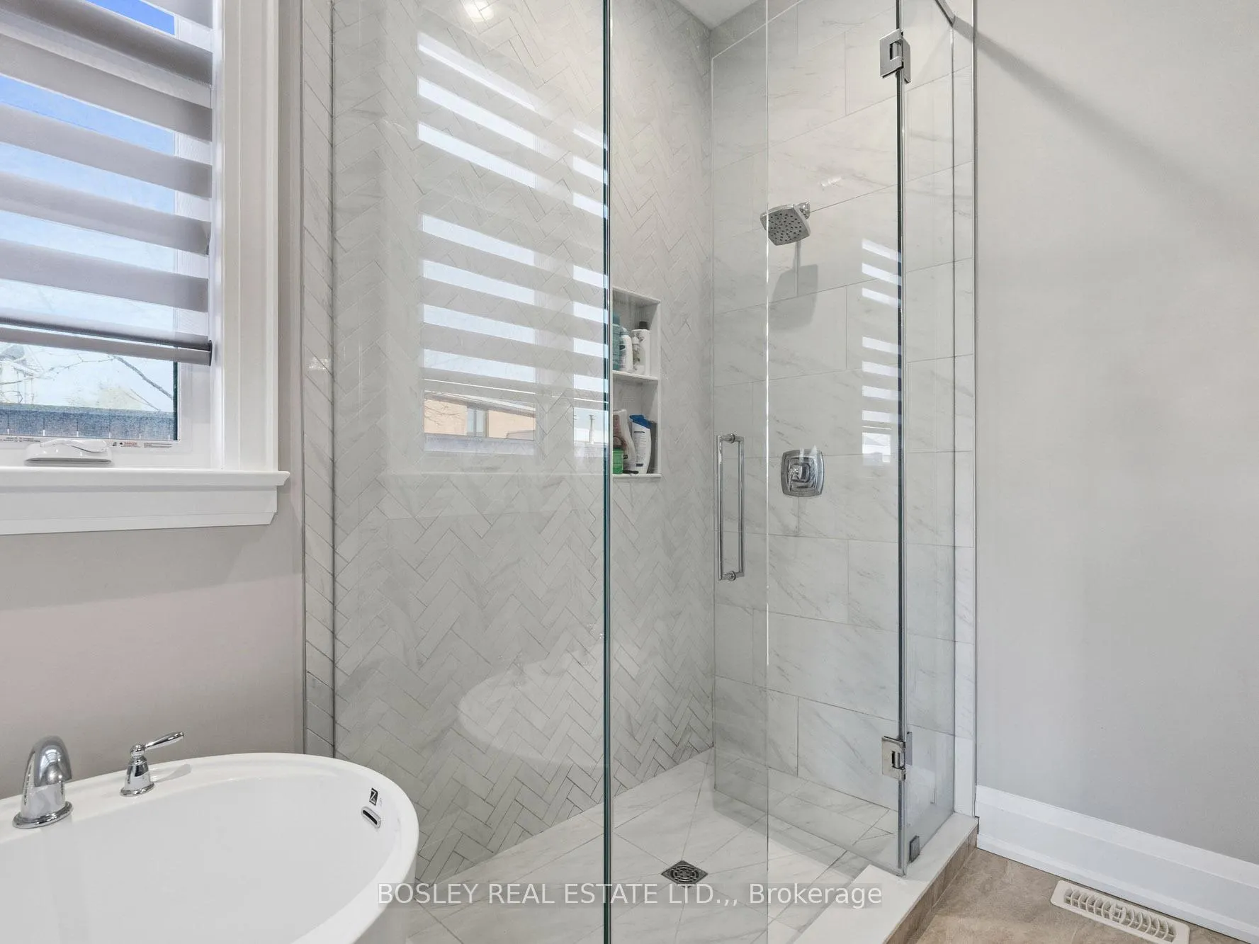 Photo 17 of 2299 Portage Road, Niagara Falls, Church's Lane — HOMEH