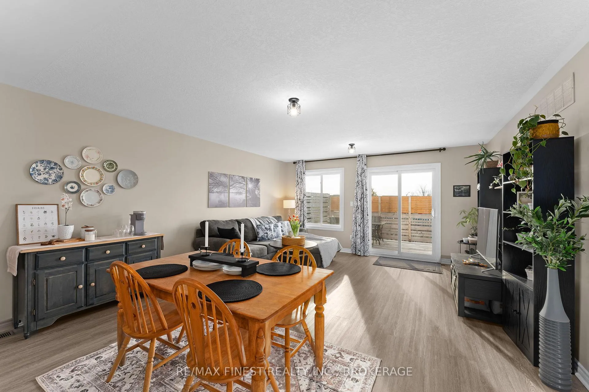 Photo 12 of 151 Macdougall Drive, Loyalist, Amherstview — HOMEH
