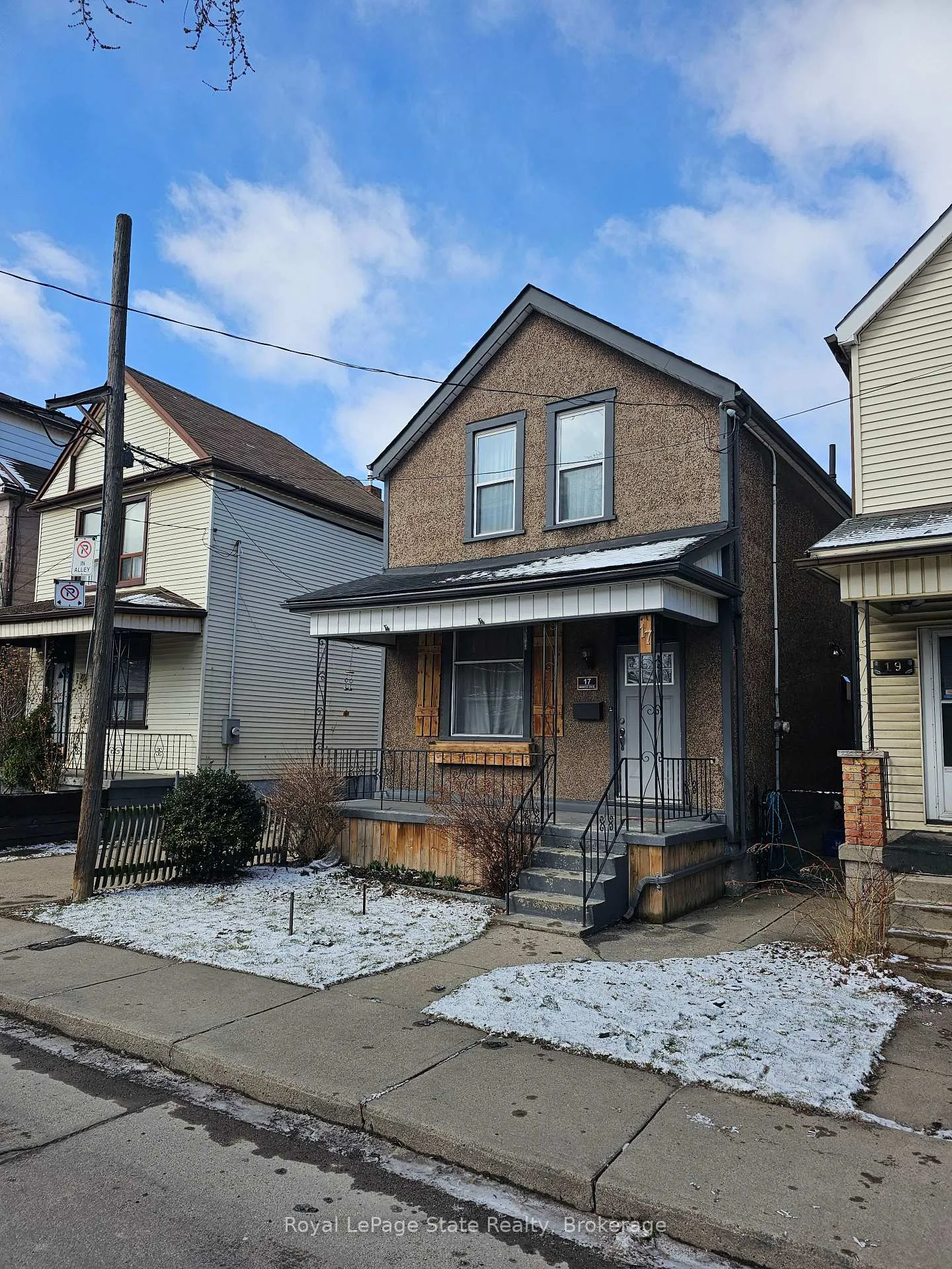 Front of 17 Minto Avenue