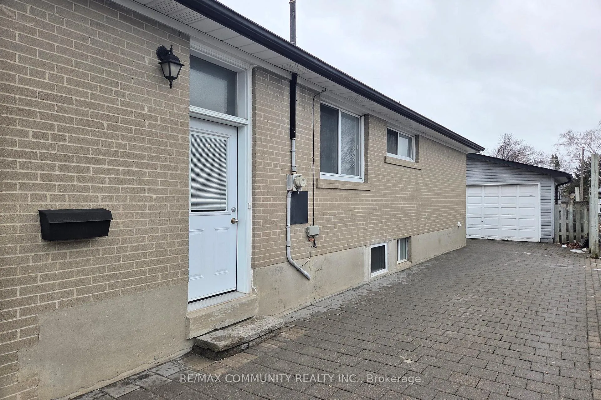 Photo 4 of Unit Bsmt, 315 Rossland Road W, Whitby, Williamsburg — HOMEH