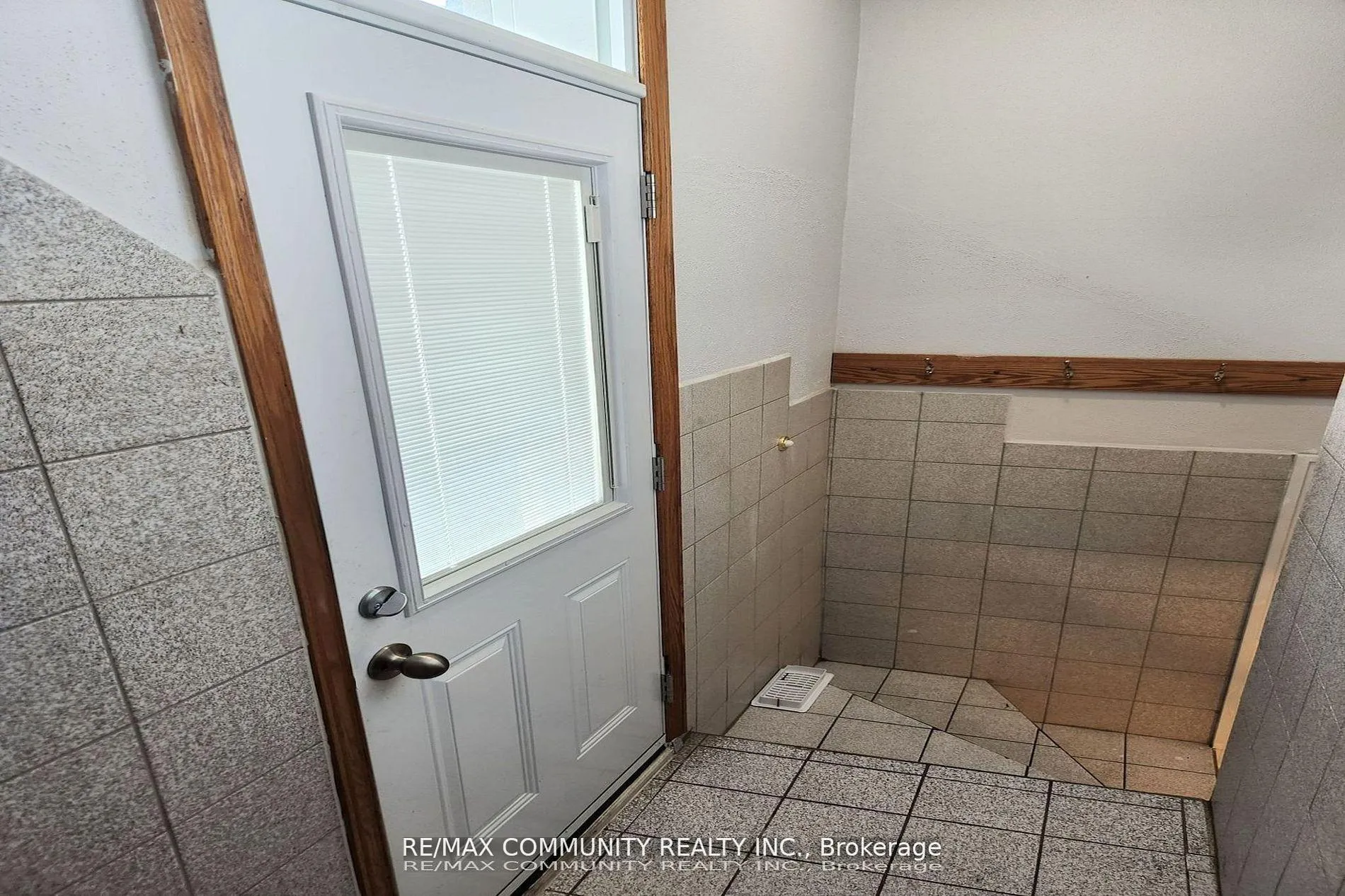 Photo 5 of Unit Bsmt, 315 Rossland Road W, Whitby, Williamsburg — HOMEH