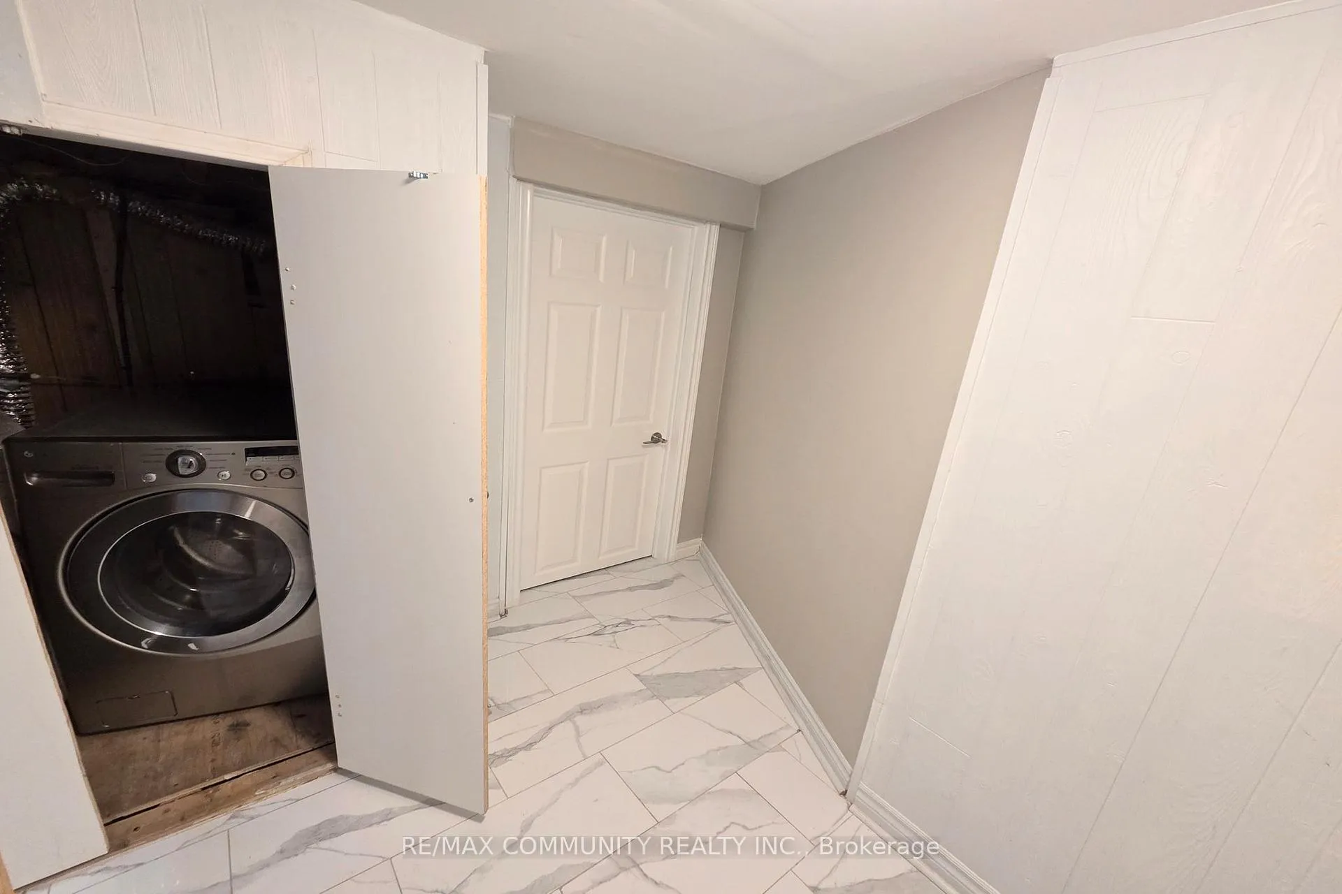 Photo 6 of Unit Bsmt, 315 Rossland Road W, Whitby, Williamsburg — HOMEH