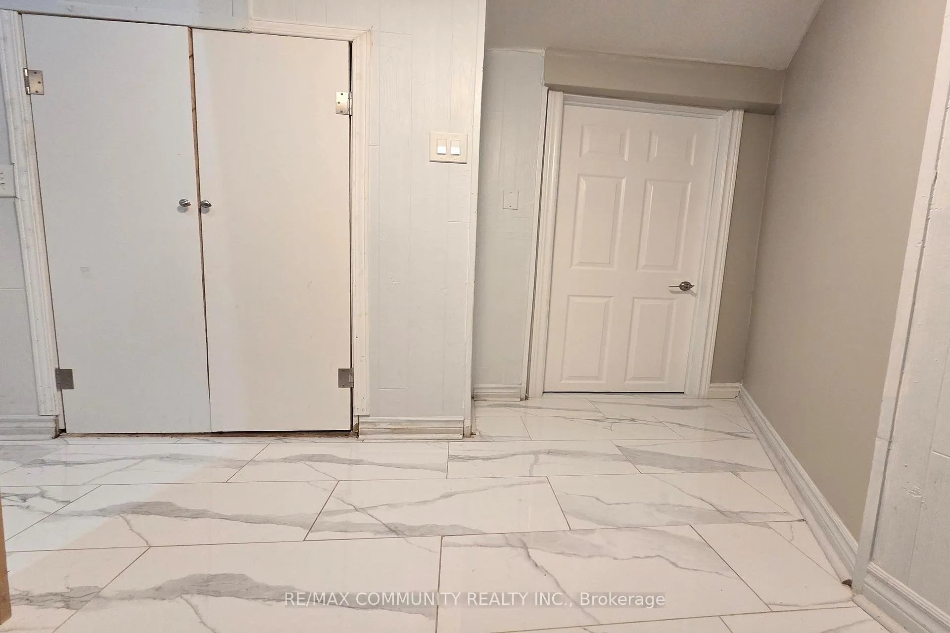 Photo 7 of Unit Bsmt, 315 Rossland Road W, Whitby, Williamsburg — HOMEH