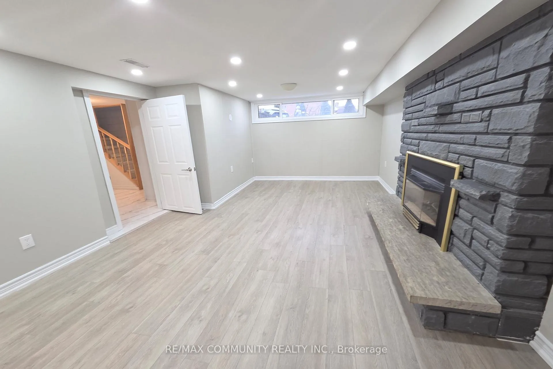Photo 8 of Unit Bsmt, 315 Rossland Road W, Whitby, Williamsburg — HOMEH
