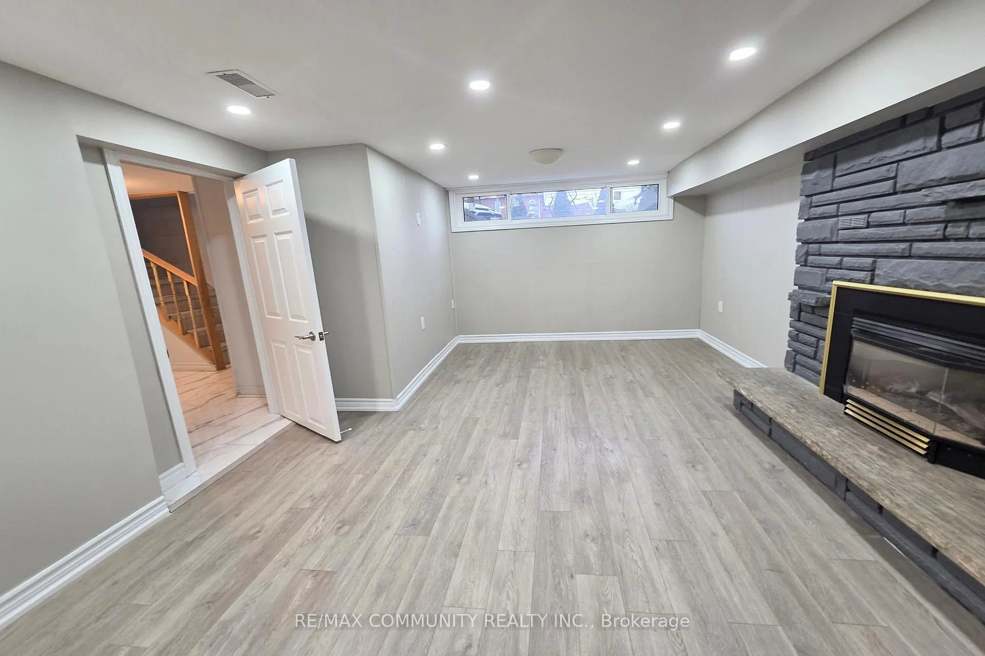 Photo 9 of Unit Bsmt, 315 Rossland Road W, Whitby, Williamsburg — HOMEH