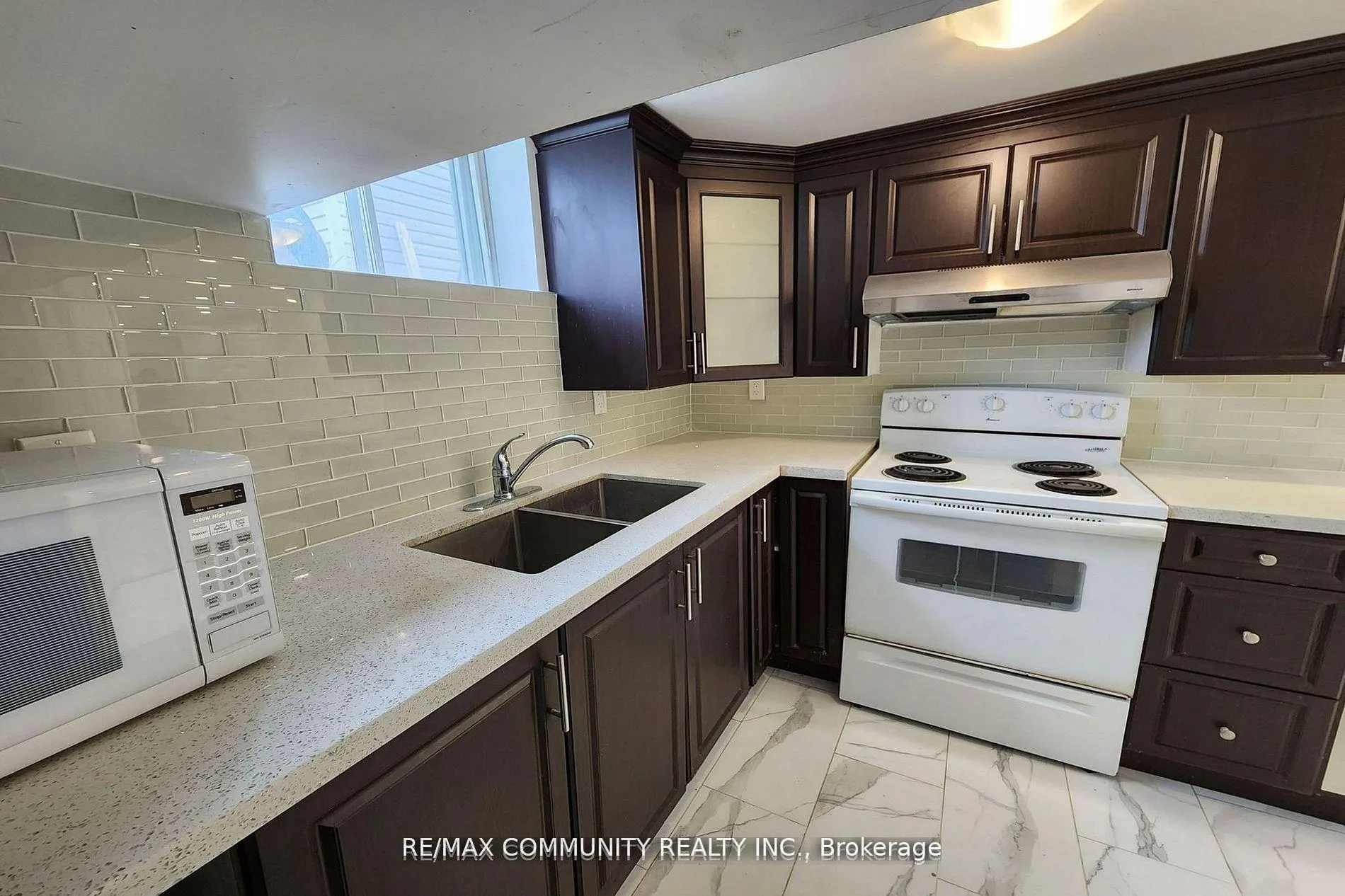 Photo 13 of Unit Bsmt, 315 Rossland Road W, Whitby, Williamsburg — HOMEH