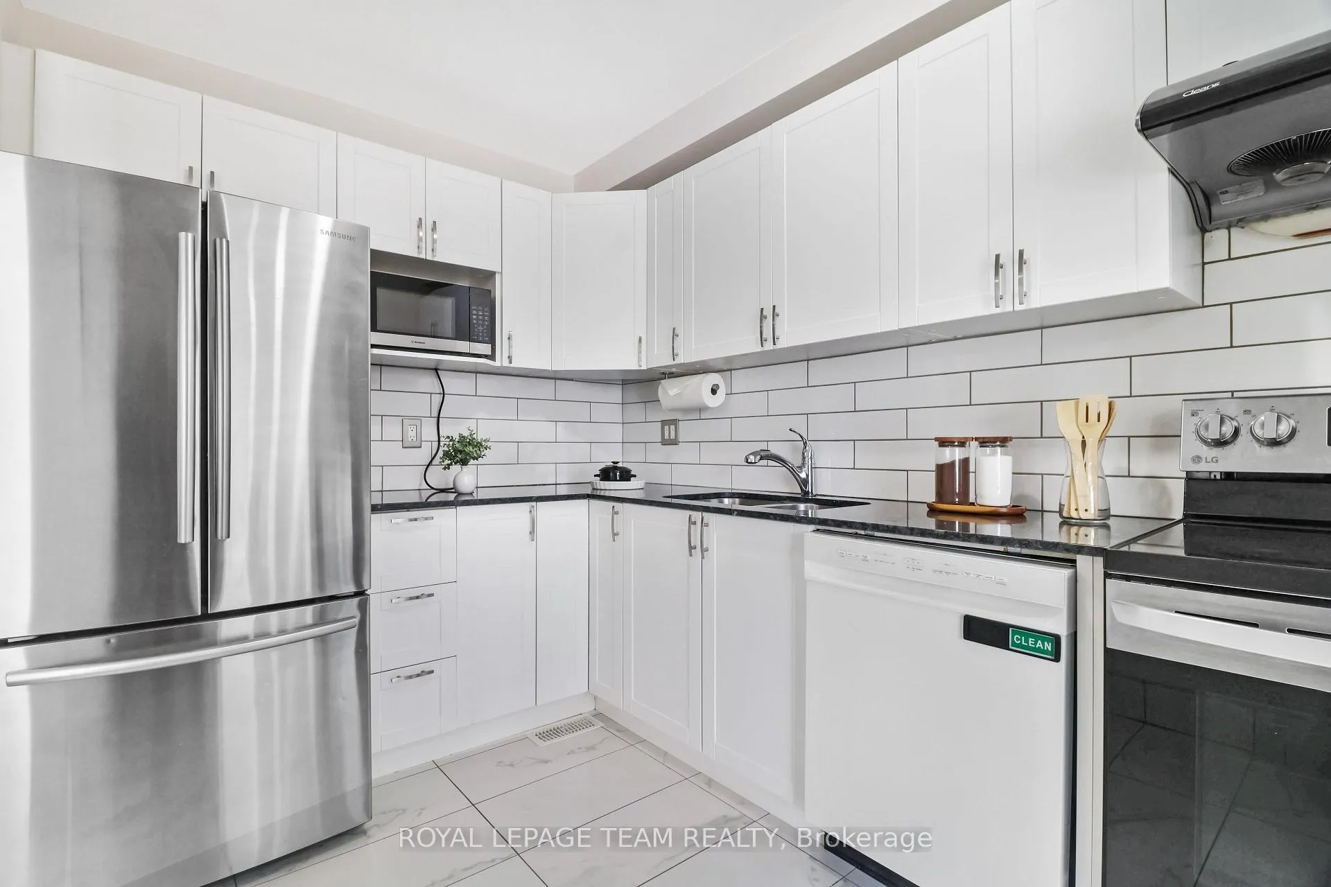 Photo 12 of 86 Woodford Way, Ottawa, Barrhaven - Longfields — HOMEH