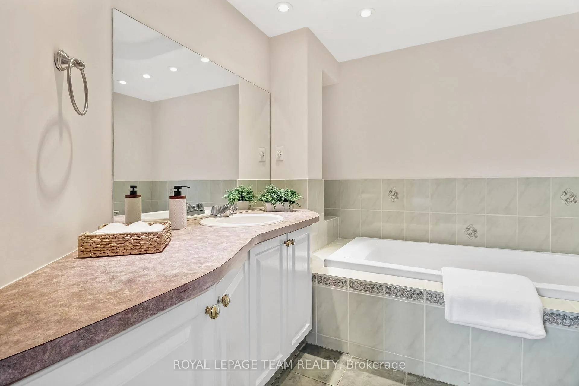 Photo 18 of 86 Woodford Way, Ottawa, Barrhaven - Longfields — HOMEH